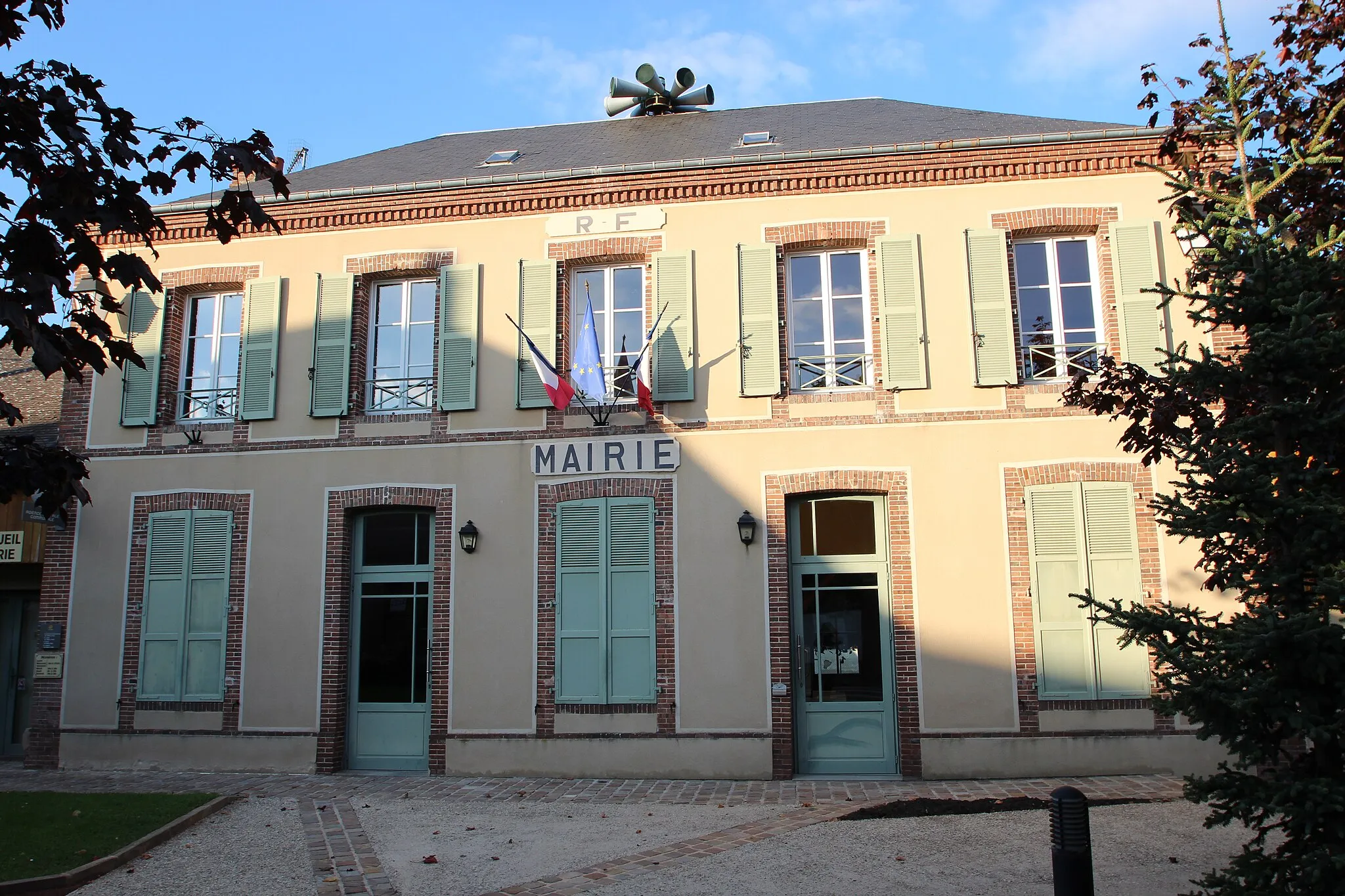 Photo showing: Town hall of Villemeux-sur-Eure, France.