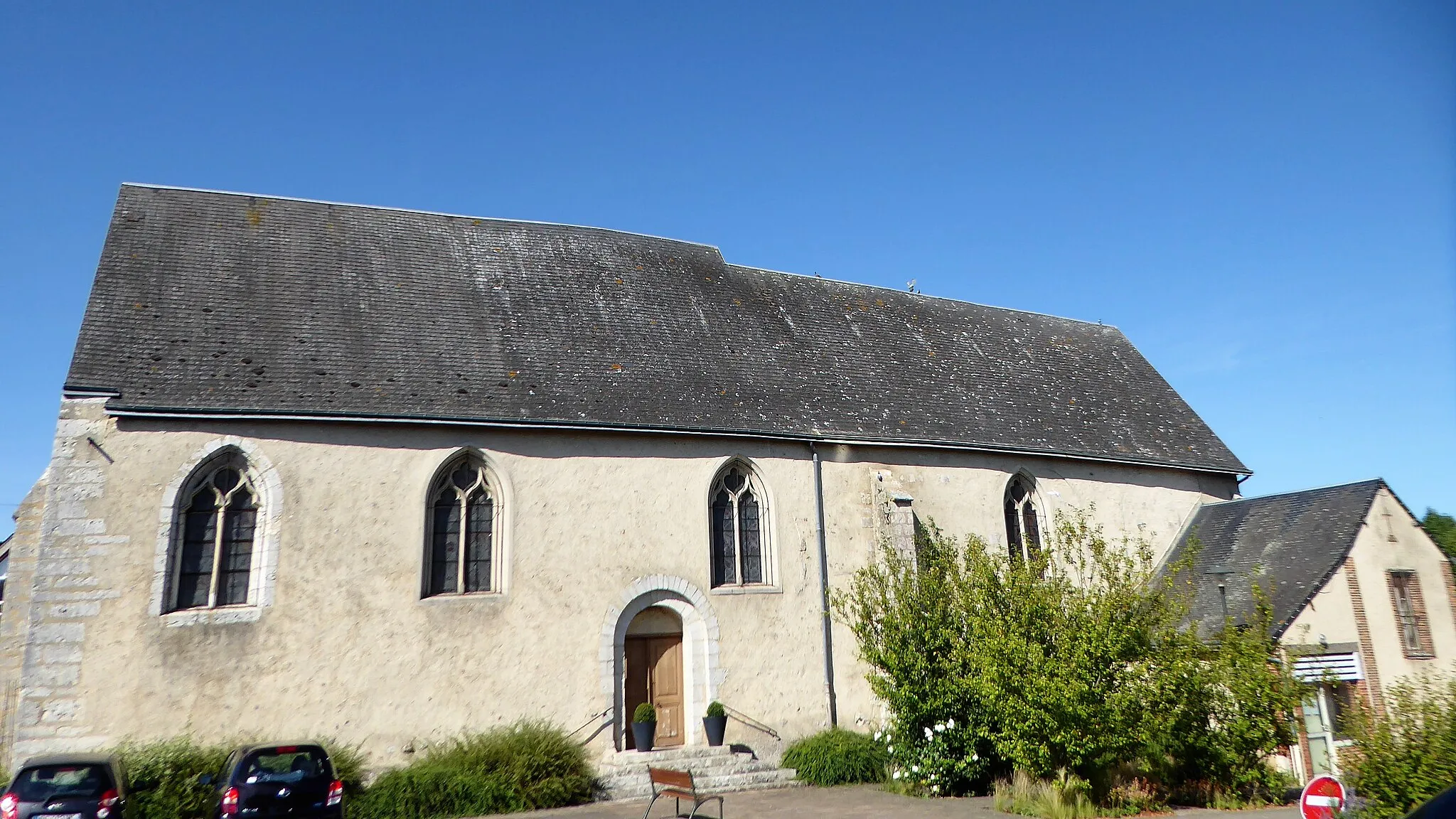 Photo showing: Mur sud et sacristie de l'église Notre-Dame, Dammarie, Eure-et-Loir, France.