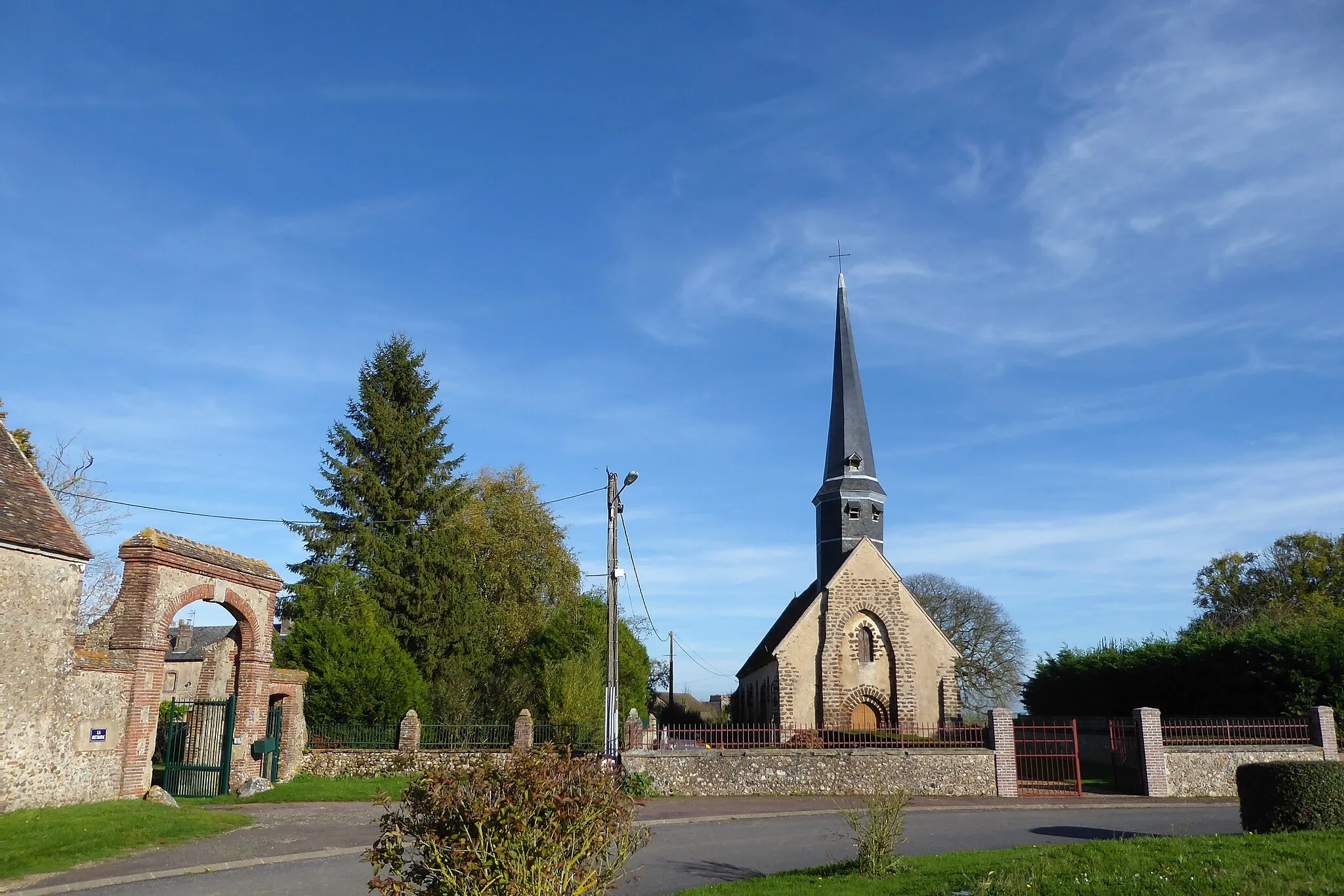 Photo showing: église Saint-Pierre, Bullou, Eure-et-Loir, France.