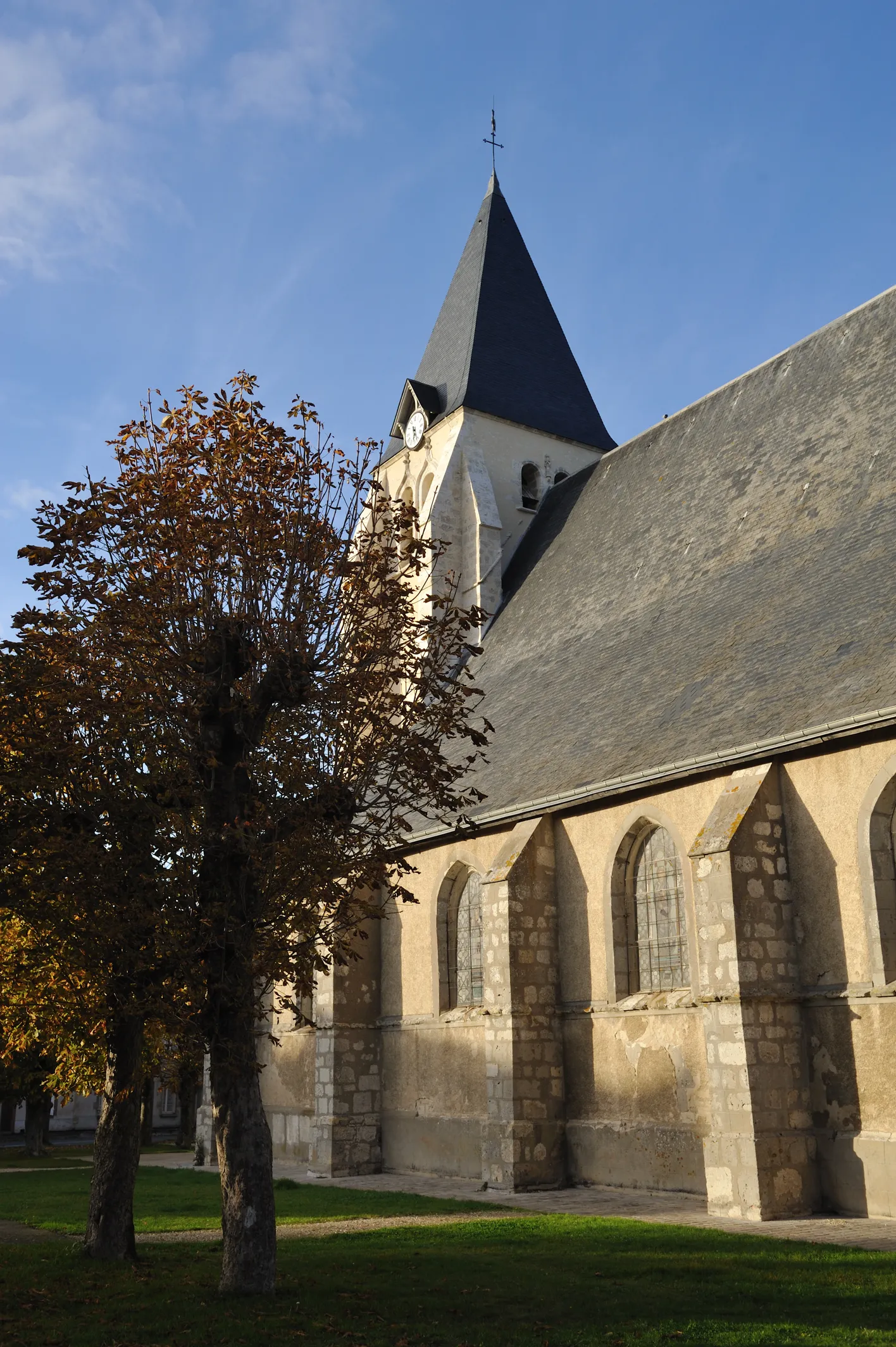 Photo showing: Église Notre-Dame, Bazoches-les-Gallerandes, Loiret, France