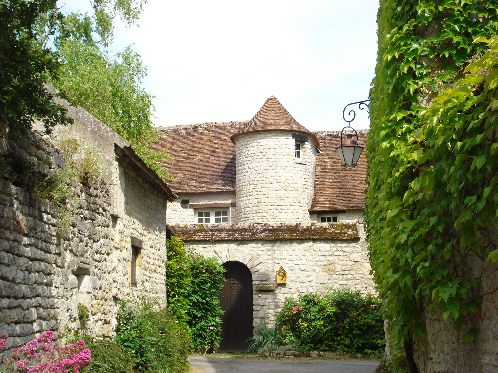 Photo showing: Yèvre-le-Châtel - Dans la basse-cour