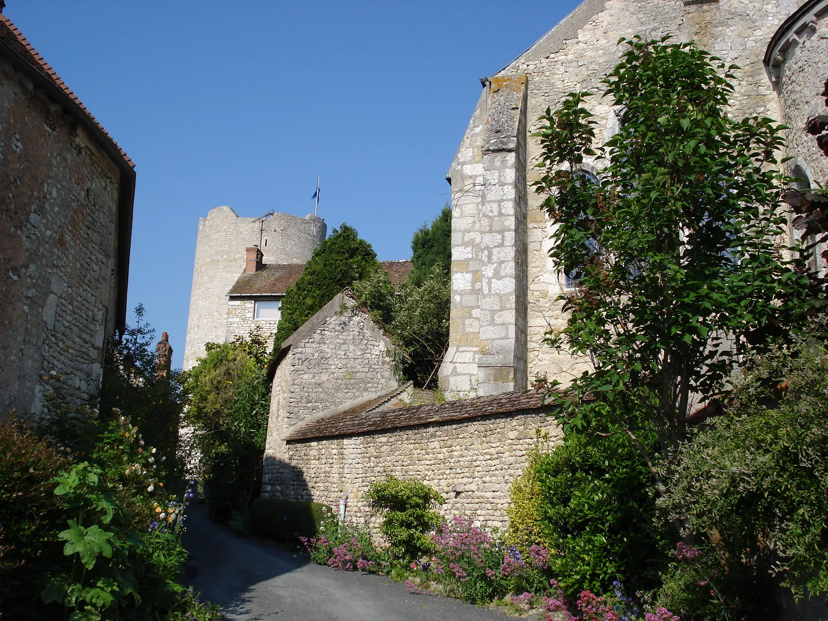 Photo showing: Yèvre-le-Châtel - La basse-cour