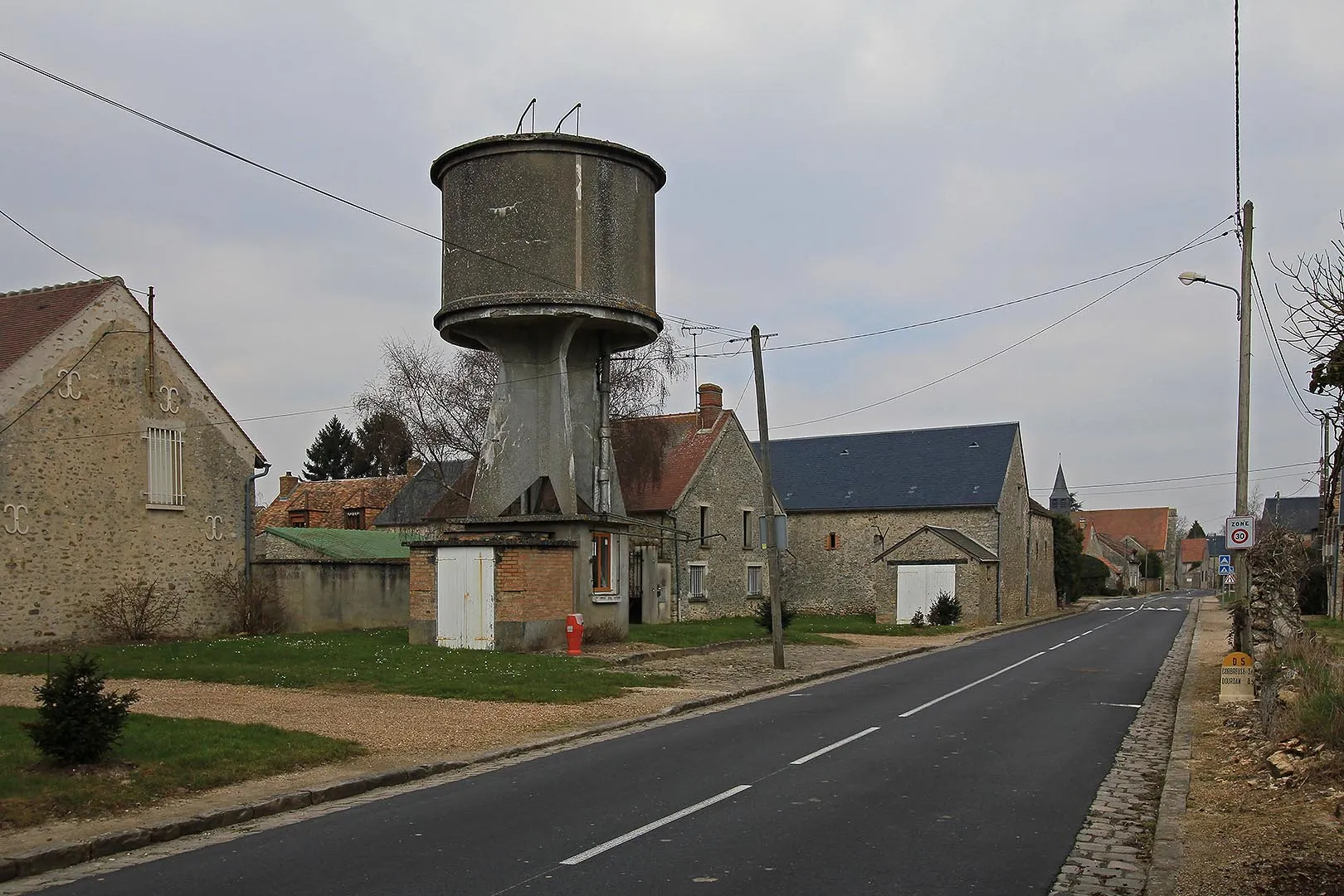 Photo showing: Rue de Chatignonville