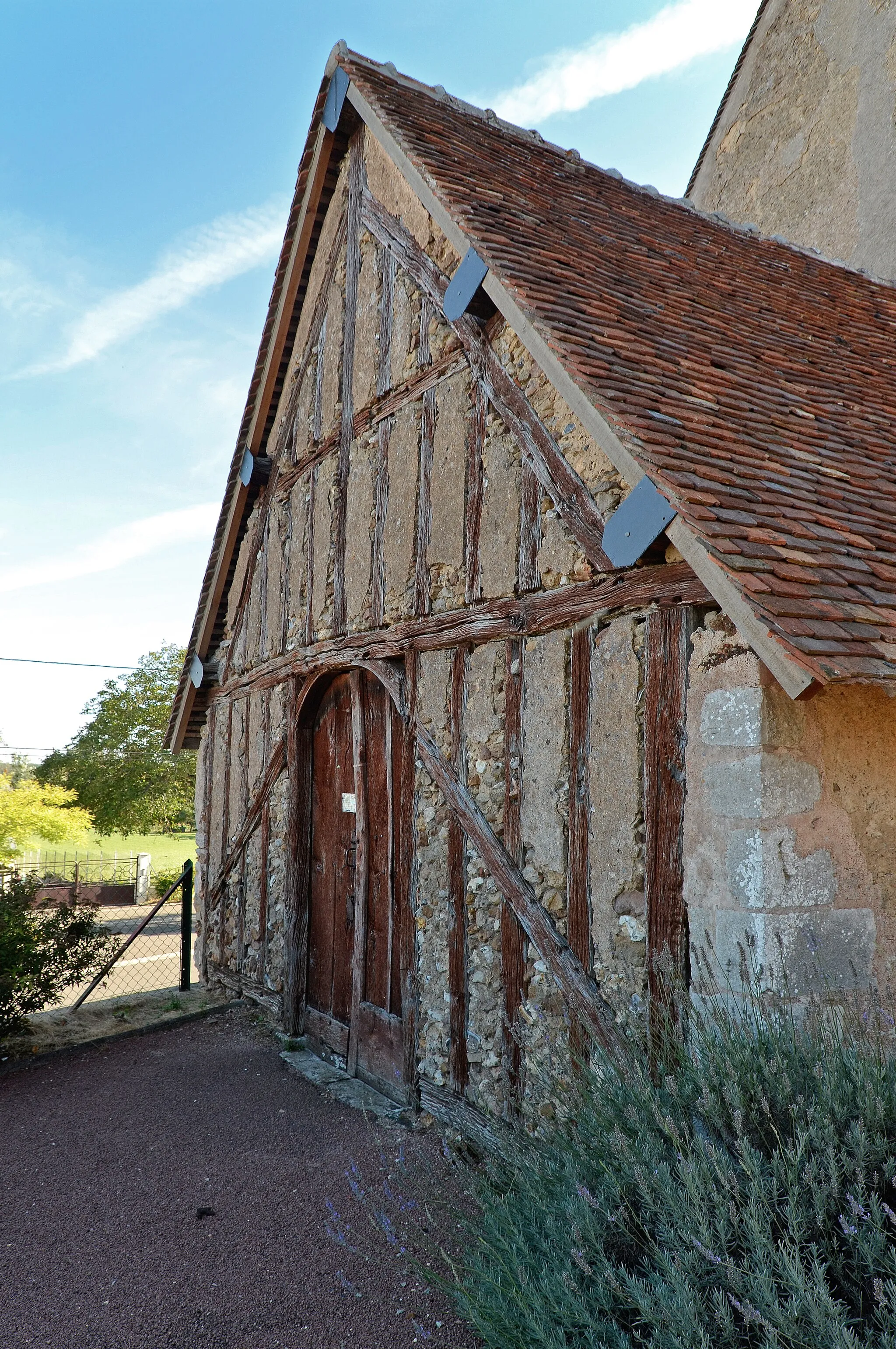 Photo showing: This building is indexed in the base Mérimée, a database of architectural heritage maintained by the French Ministry of Culture, under the reference PA00097231 .