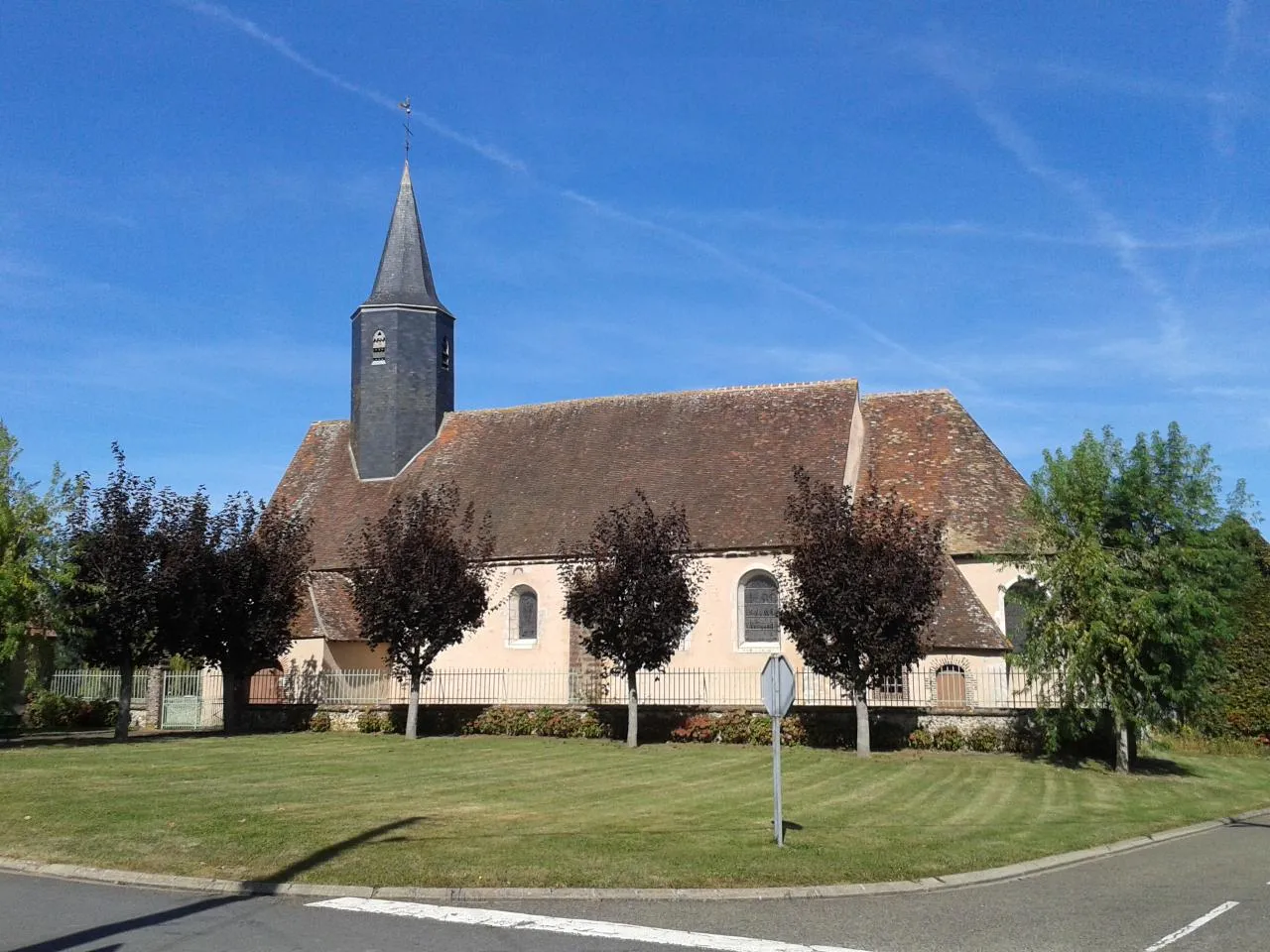 Photo showing: église Saint-Martin de Vieuvicq (28120), Eure-et-Loir, France (12ème siècle).