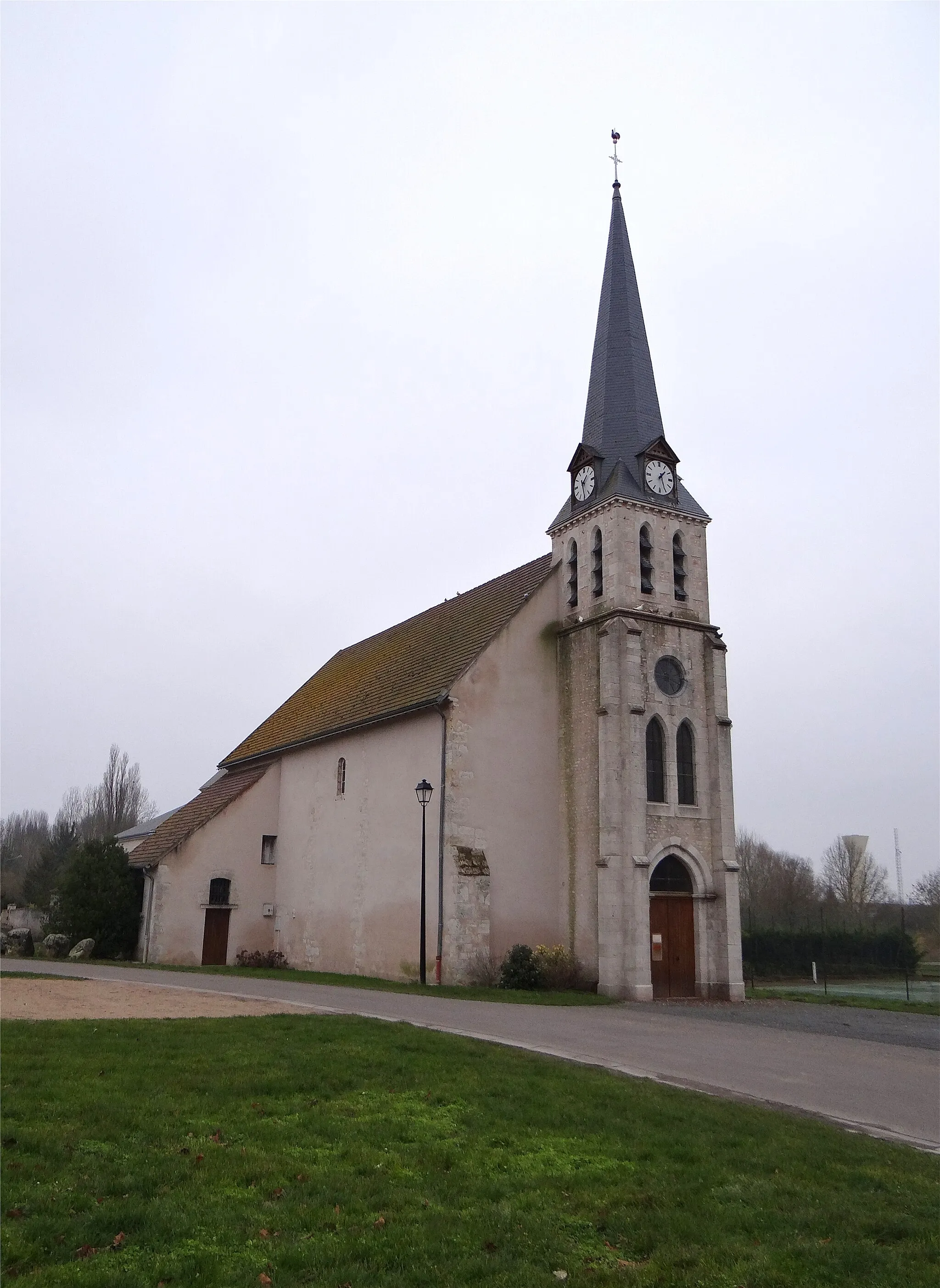 Photo showing: L'église Saint-Saturnin de Sceaux-du-Gâtinais, Loiret, France.