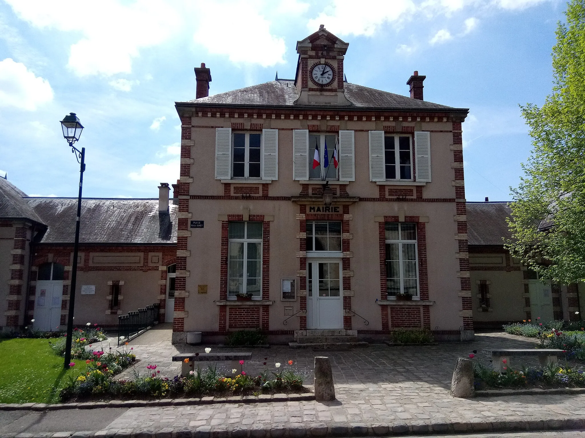 Photo showing: La mairie de Saint-Piat