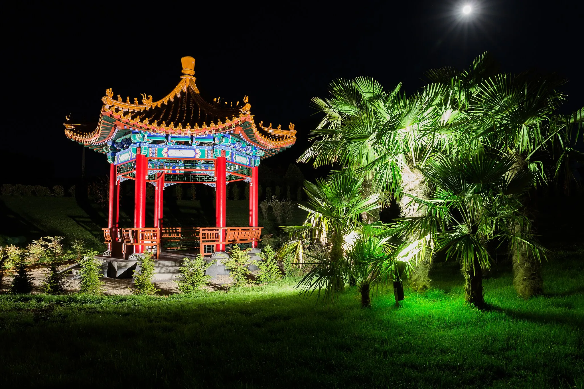 Photo showing: Pagoda in the gardens of the hotel Les Pagodes de Beauval to Seigy, France.