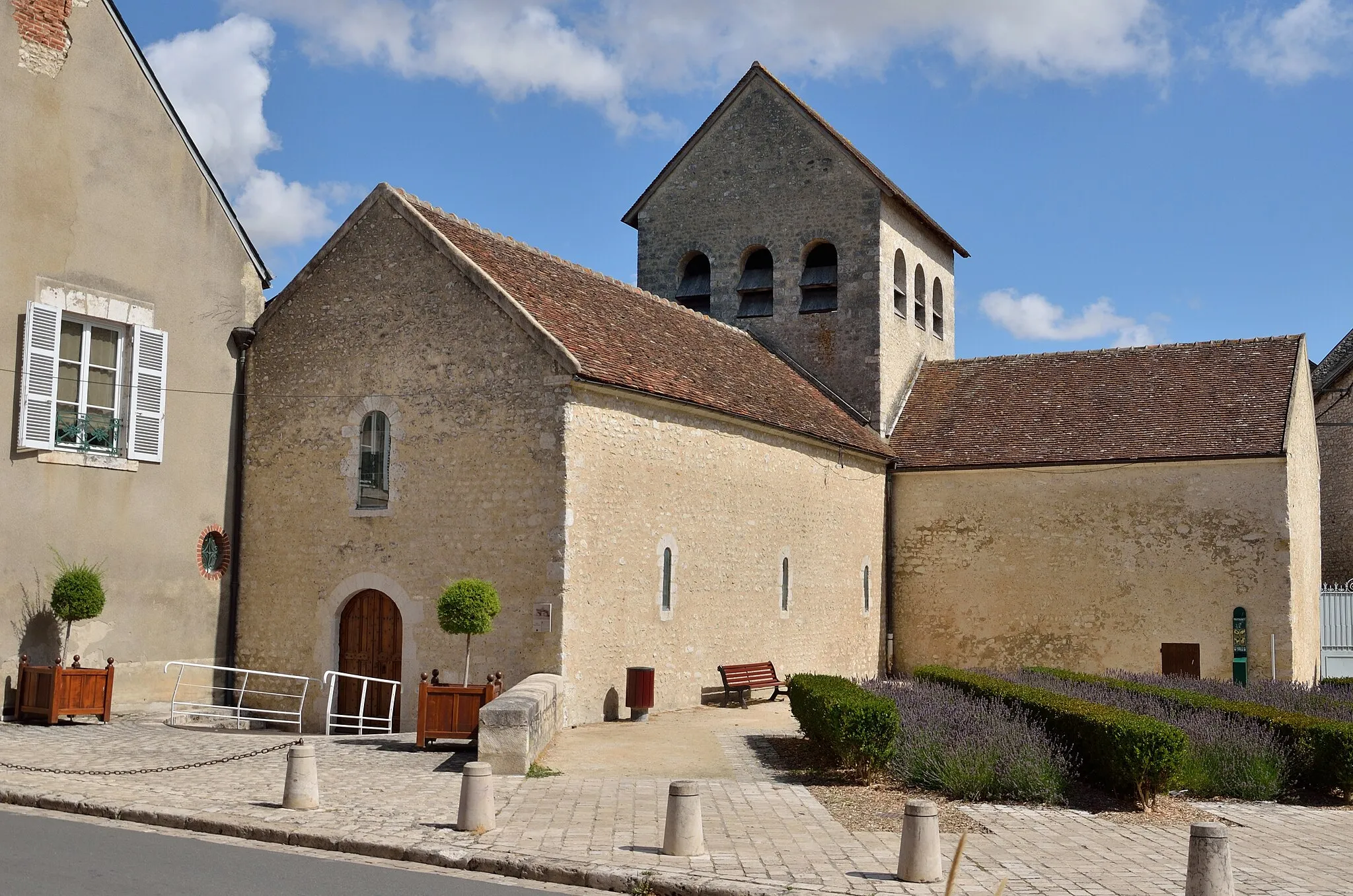 Photo showing: Beaugency : l'ancienne église Saint-Etienne, aujourd'hui centre culturel municipal.