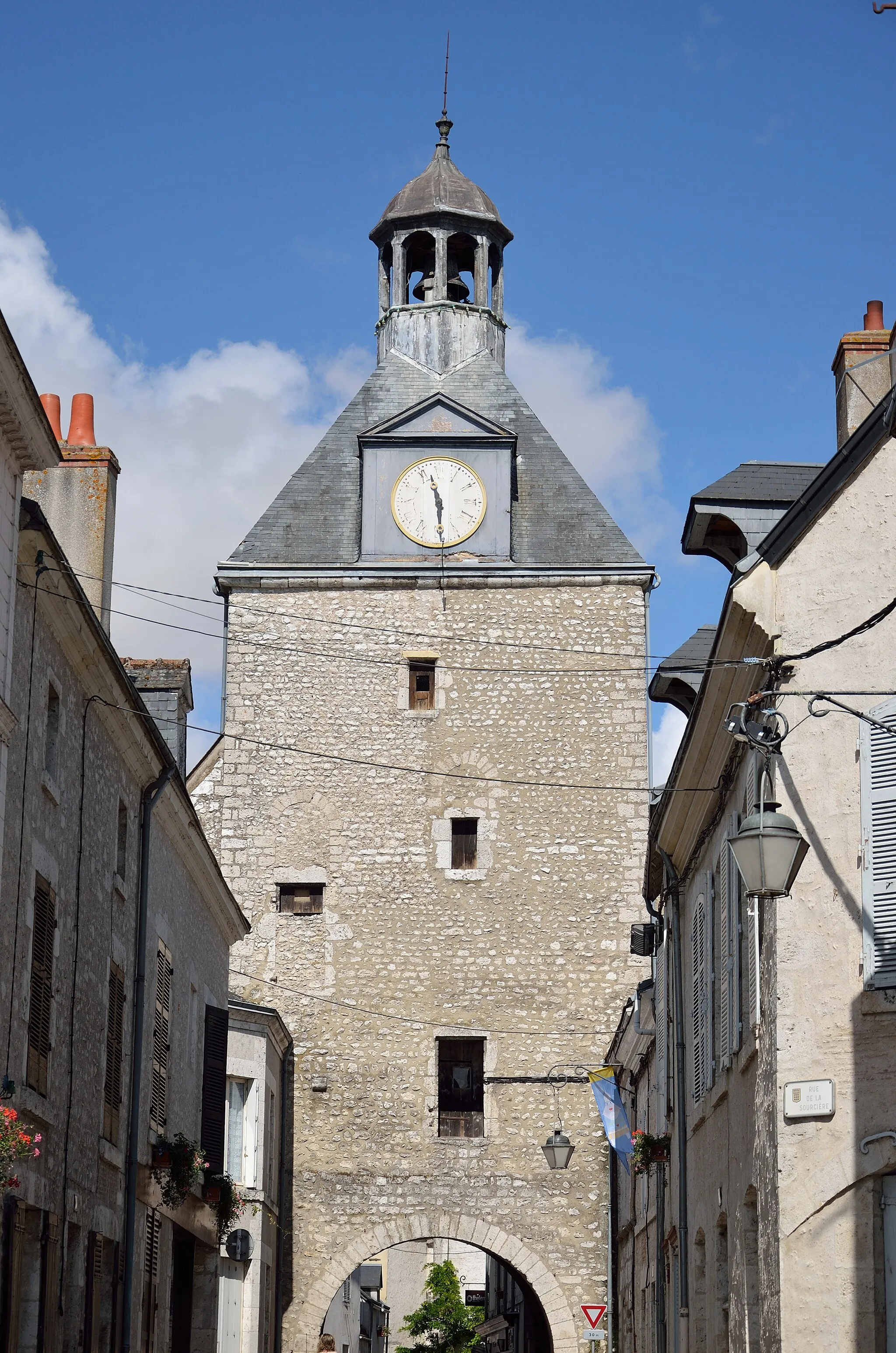 Photo showing: Beaugency : la porte de la Tour de l'horloge