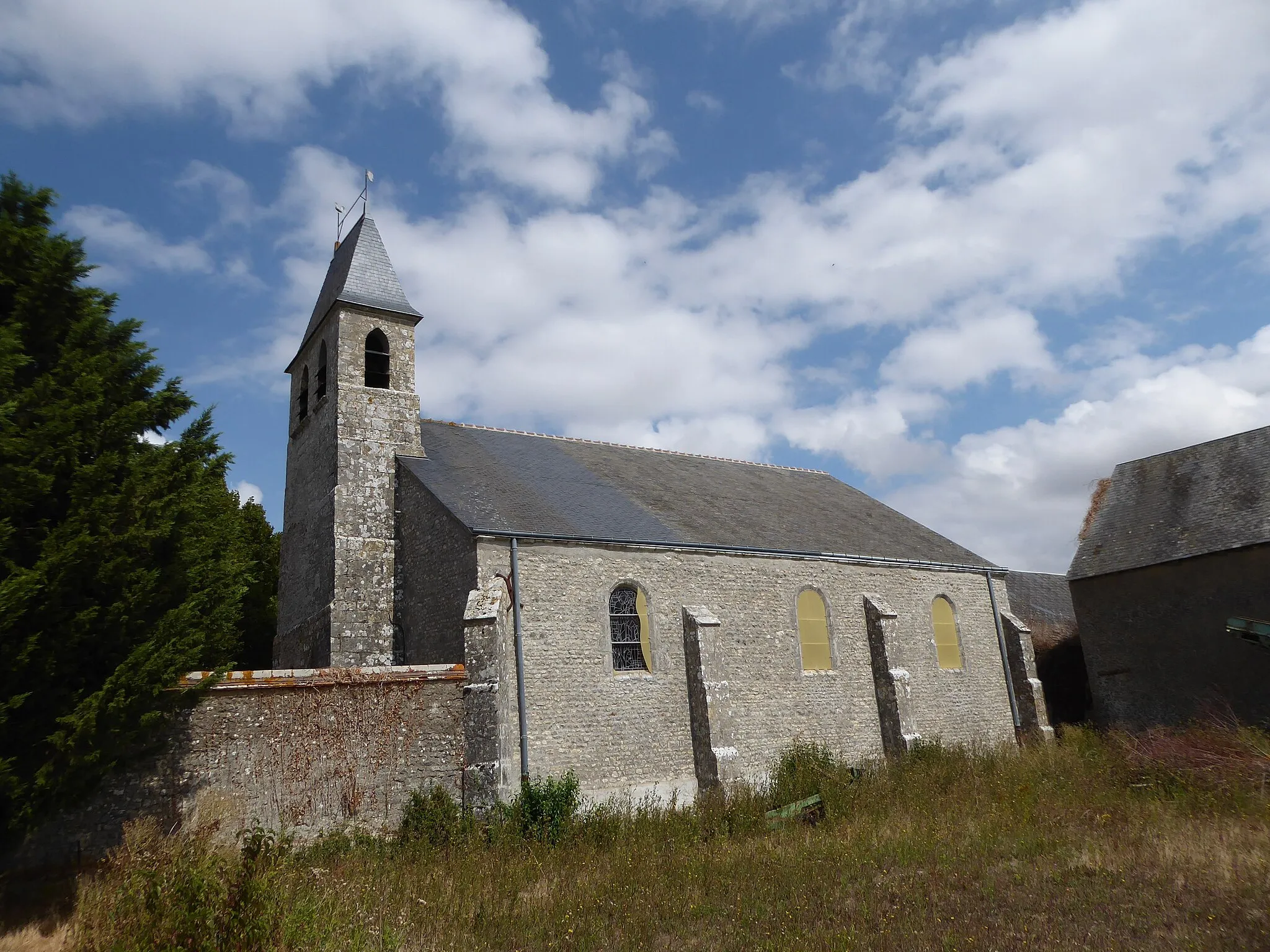 Photo showing: mur sud de l'église Saint-Pierre, Guilleville, Eure-et-Loir, France.
