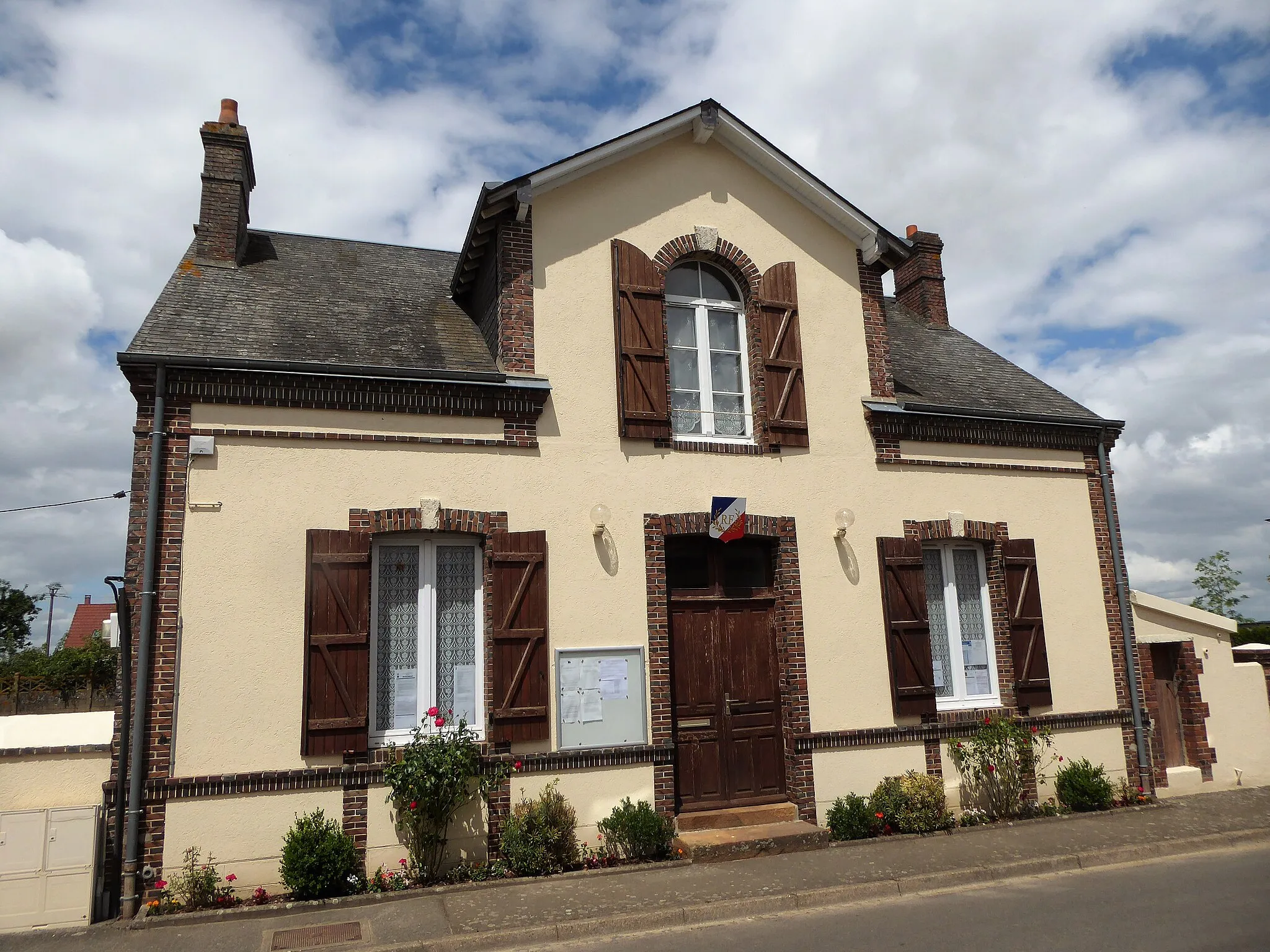 Photo showing: Mairie de Moulhard, Eure-et-Loir, France.