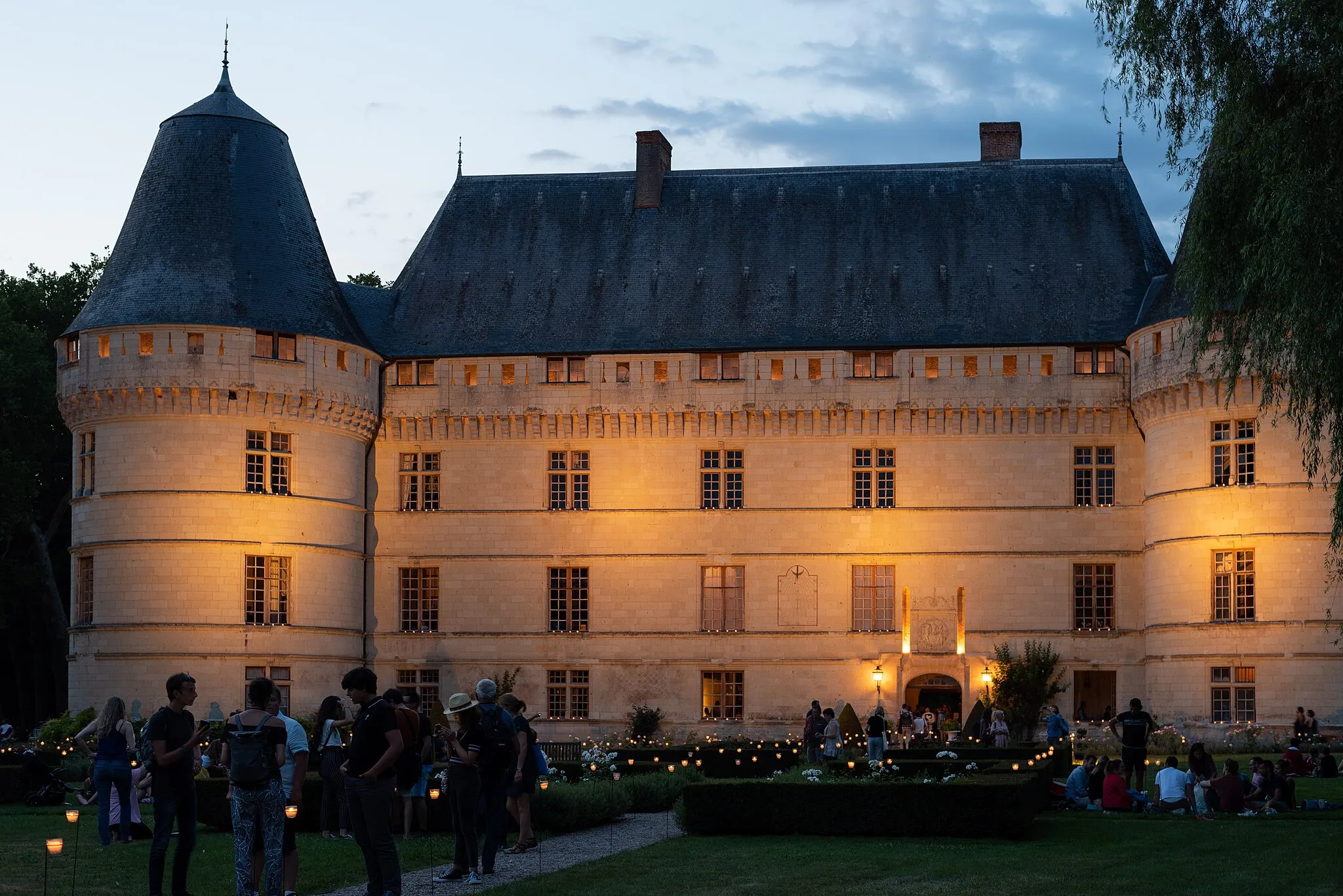 Photo showing: Illuminations dans les jardins du Château de l'Islette dans le cadre d'une soirée "l'Islette à la belle étoile"