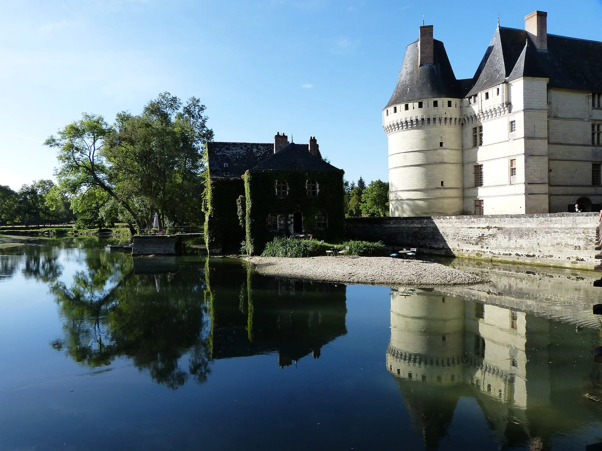 Photo showing: This building is indexed in the base Mérimée, a database of architectural heritage maintained by the French Ministry of Culture, under the reference PA00097649 .