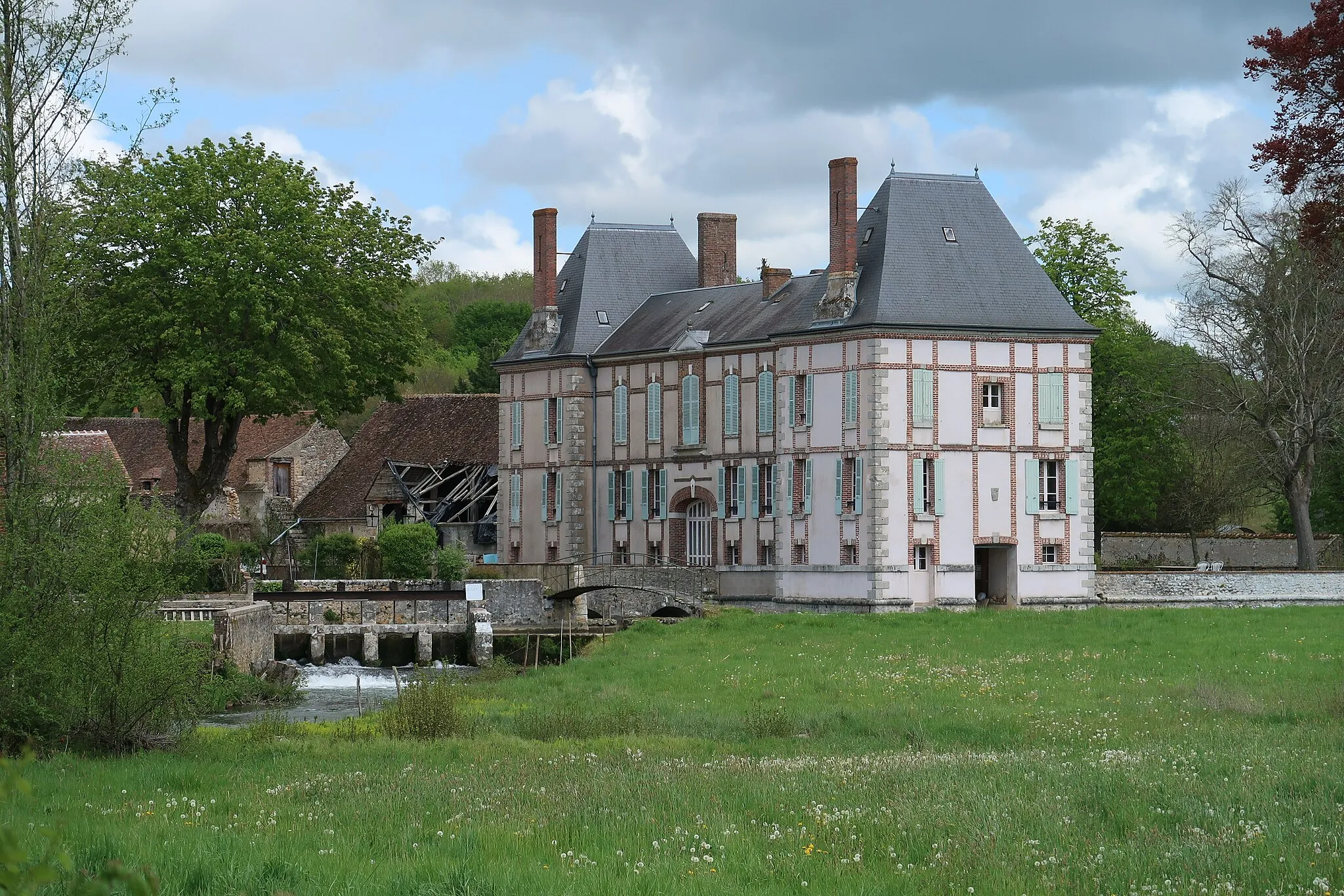 Photo showing: La Selle-sur-le-Bied, château