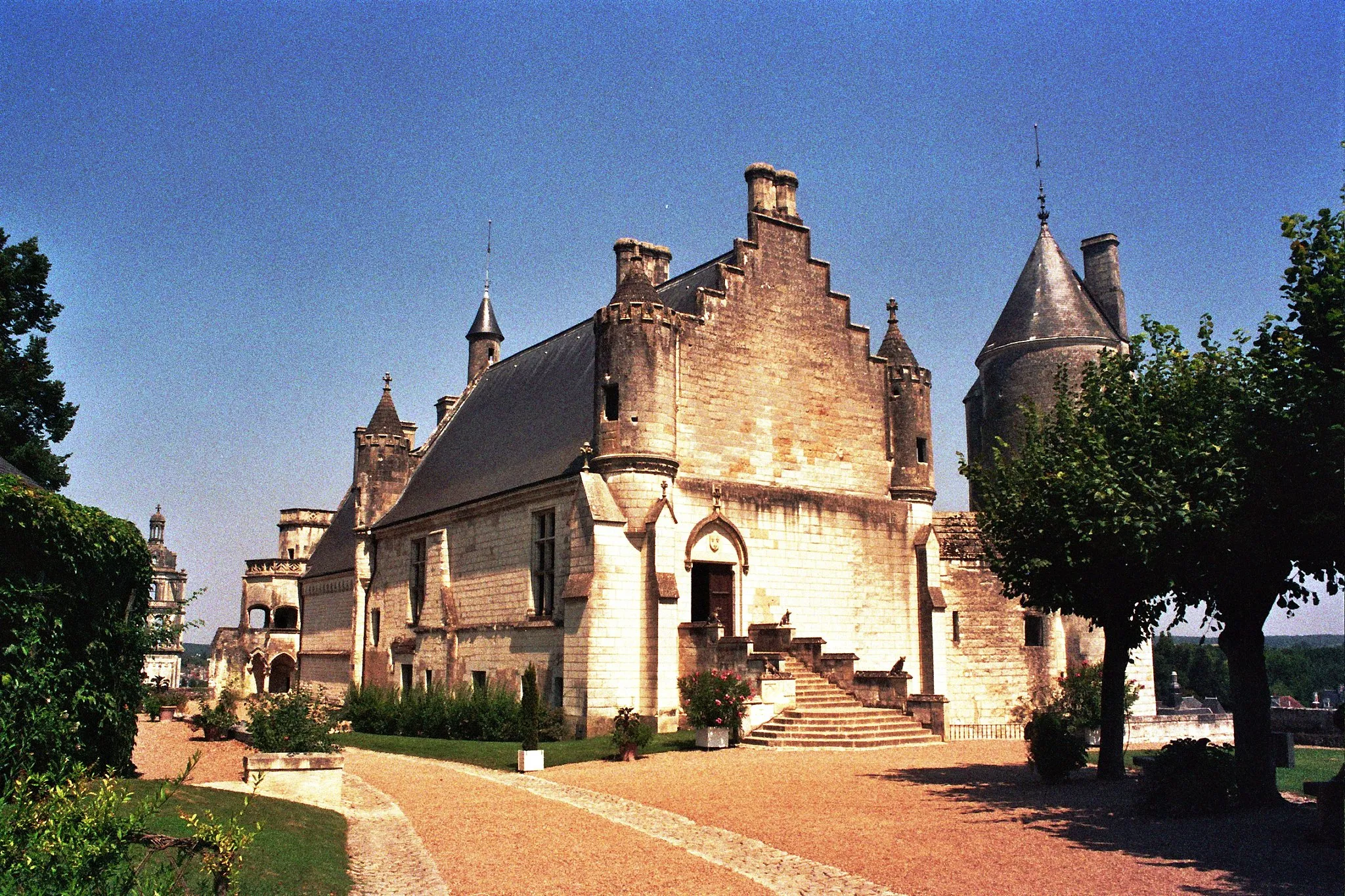 Photo showing: This building is indexed in the base Mérimée, a database of architectural heritage maintained by the French Ministry of Culture, under the reference PA00097821 .