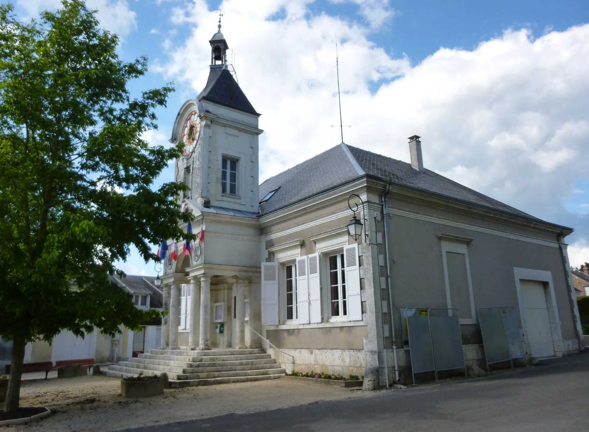 Photo showing: Mairie, vue de la place