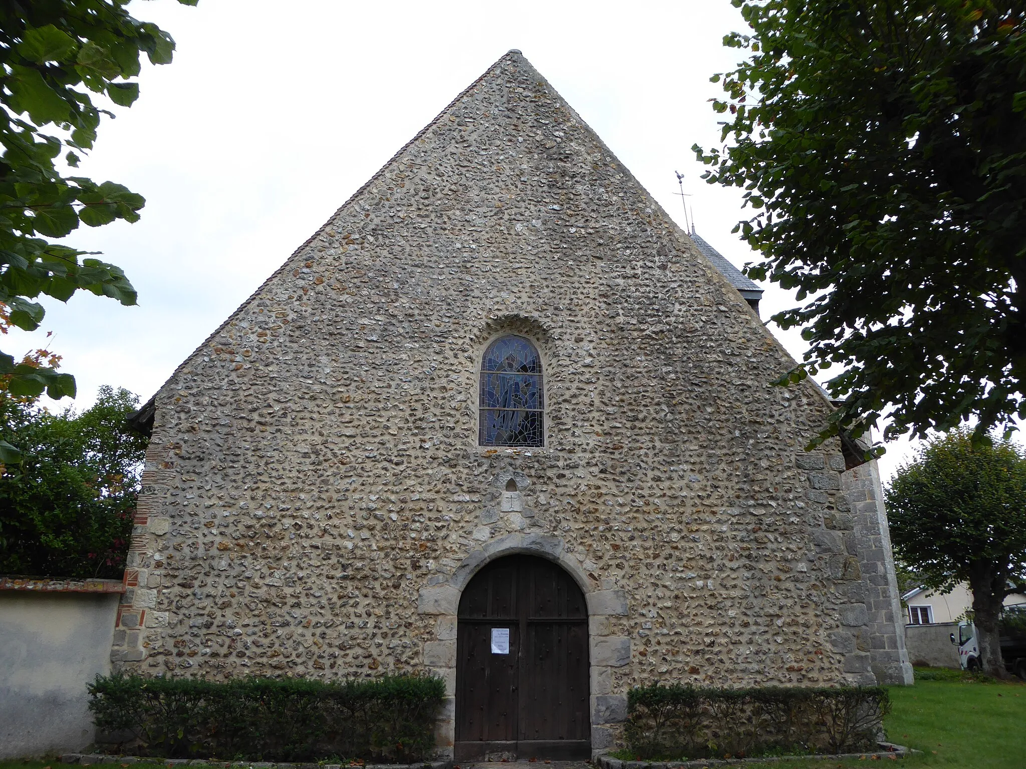 Photo showing: façade ouest de l'église Saint-Hilaire, Charpont, Eure-et-Loir, France.