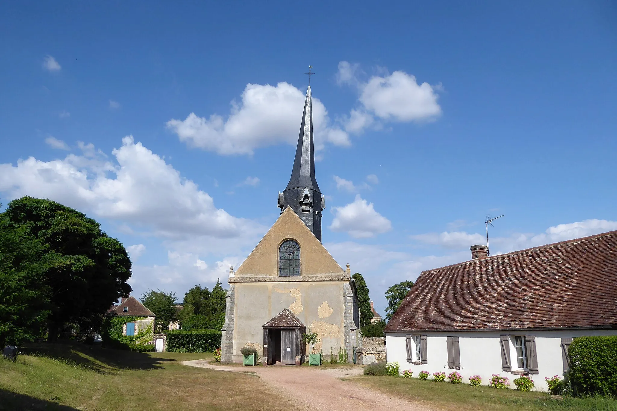 Photo showing: église Saint-Éloi-Saint-Jean-Baptiste de Crécy-Couvé, Eure-et-Loir, France.