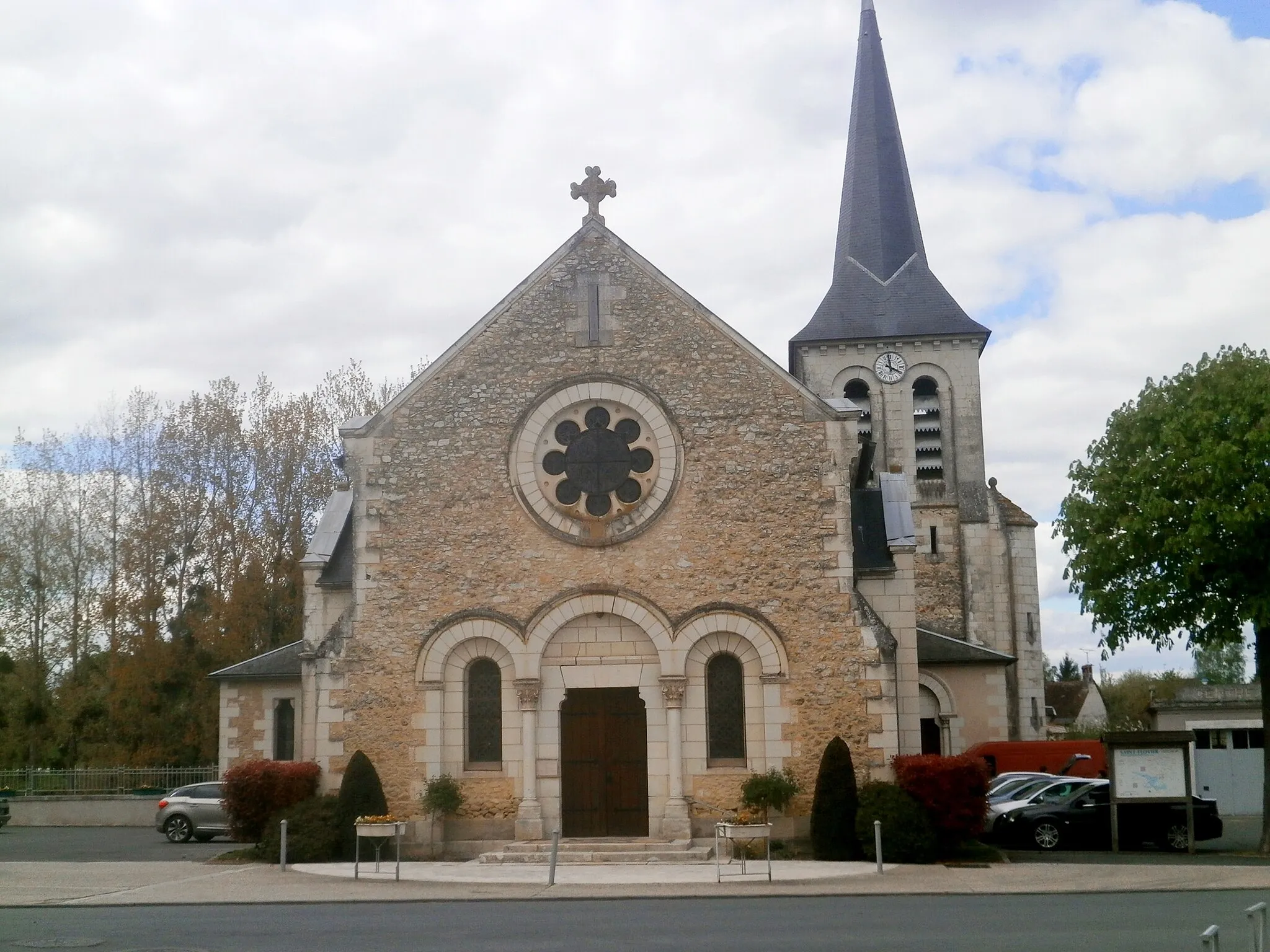 Photo showing: L'église de Saint-Flovier