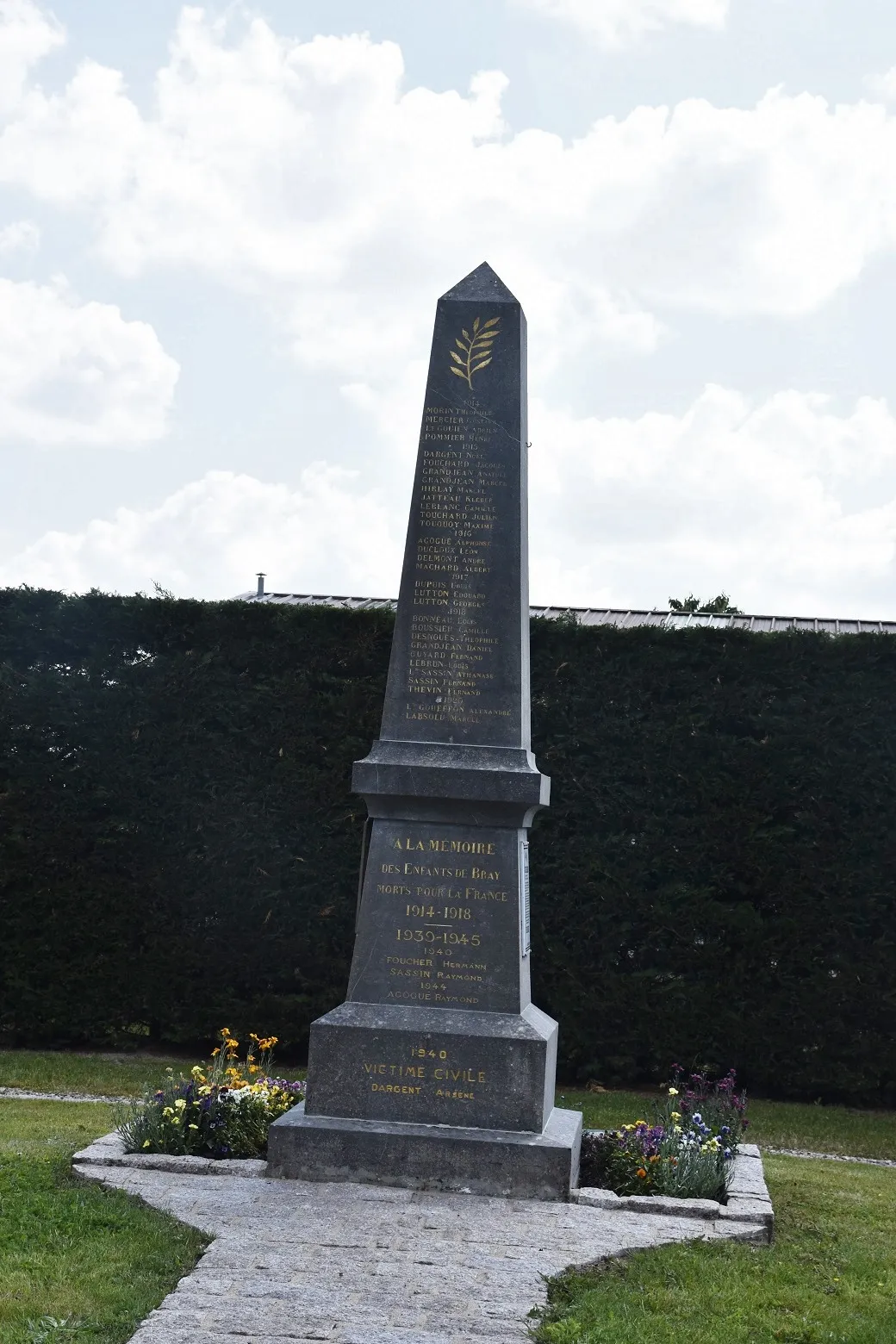 Photo showing: le Monument Aux Morts