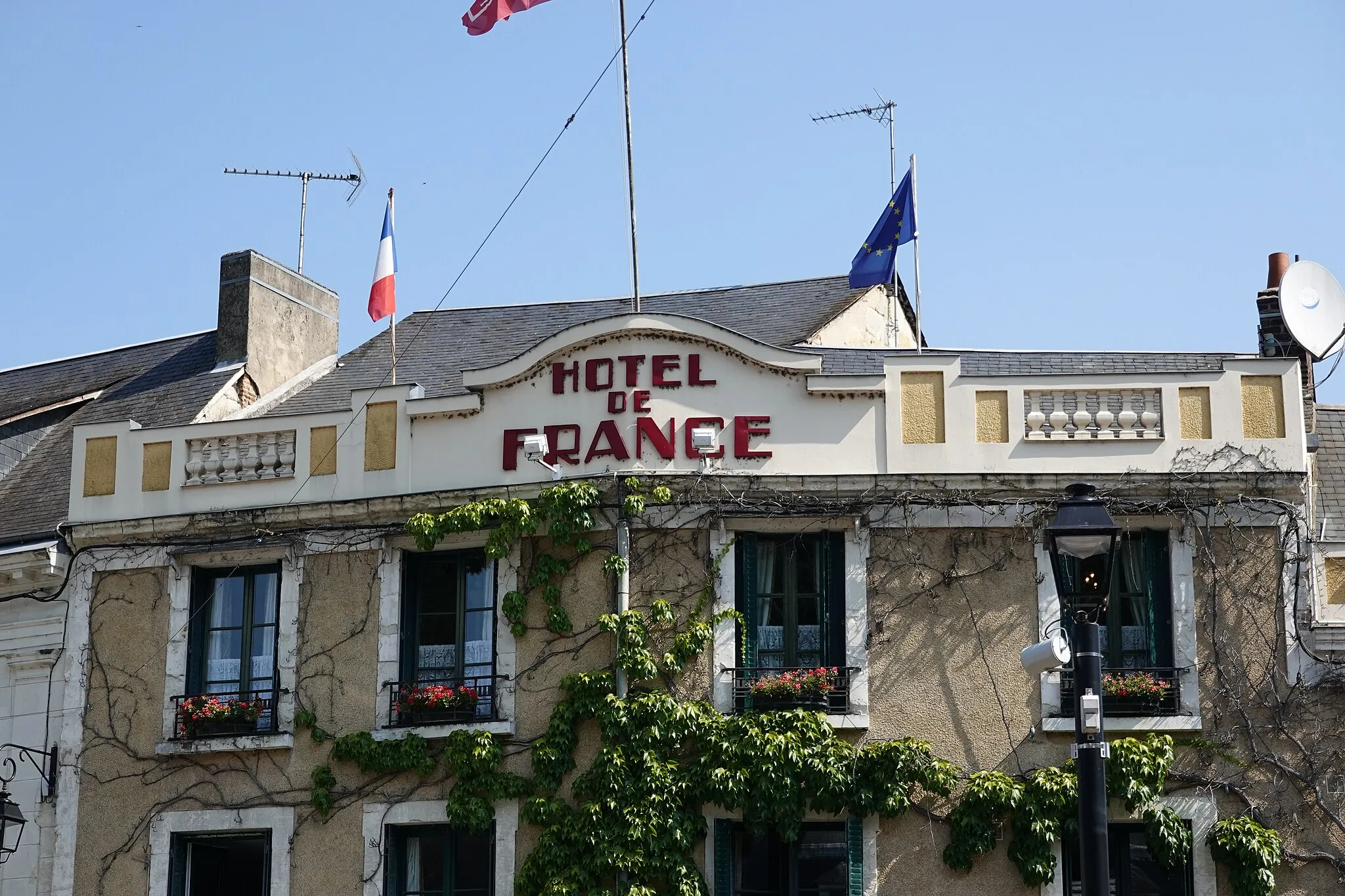 Photo showing: Hotel de France, La Chartre-sur-le-Loir, France