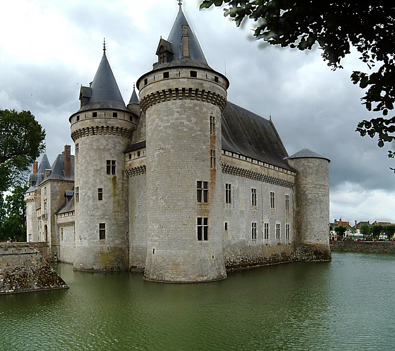 Photo showing: Château de Sully-sur-Loire, Loches, FRANCE