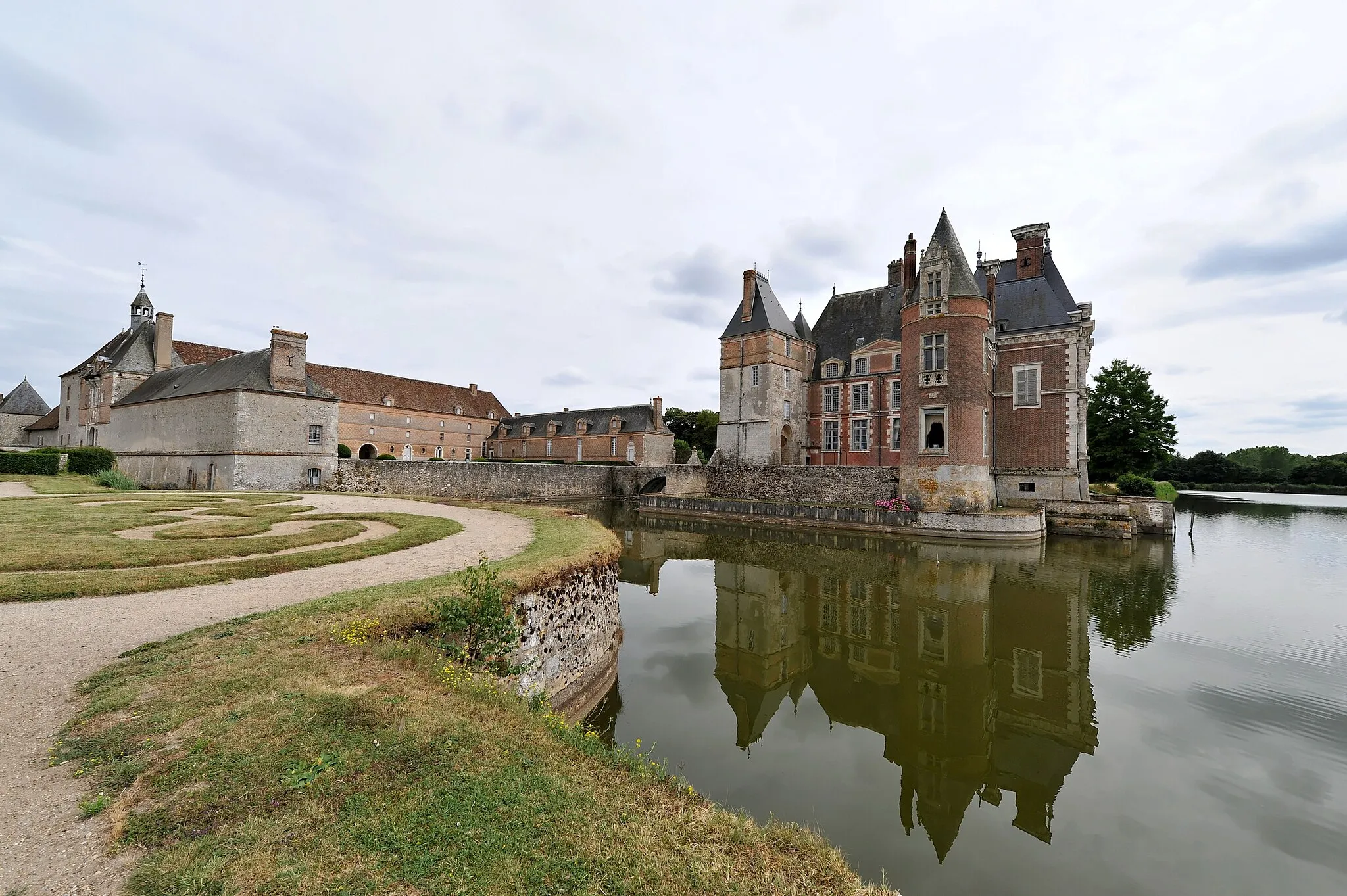 Photo showing: Le château de La Bussière