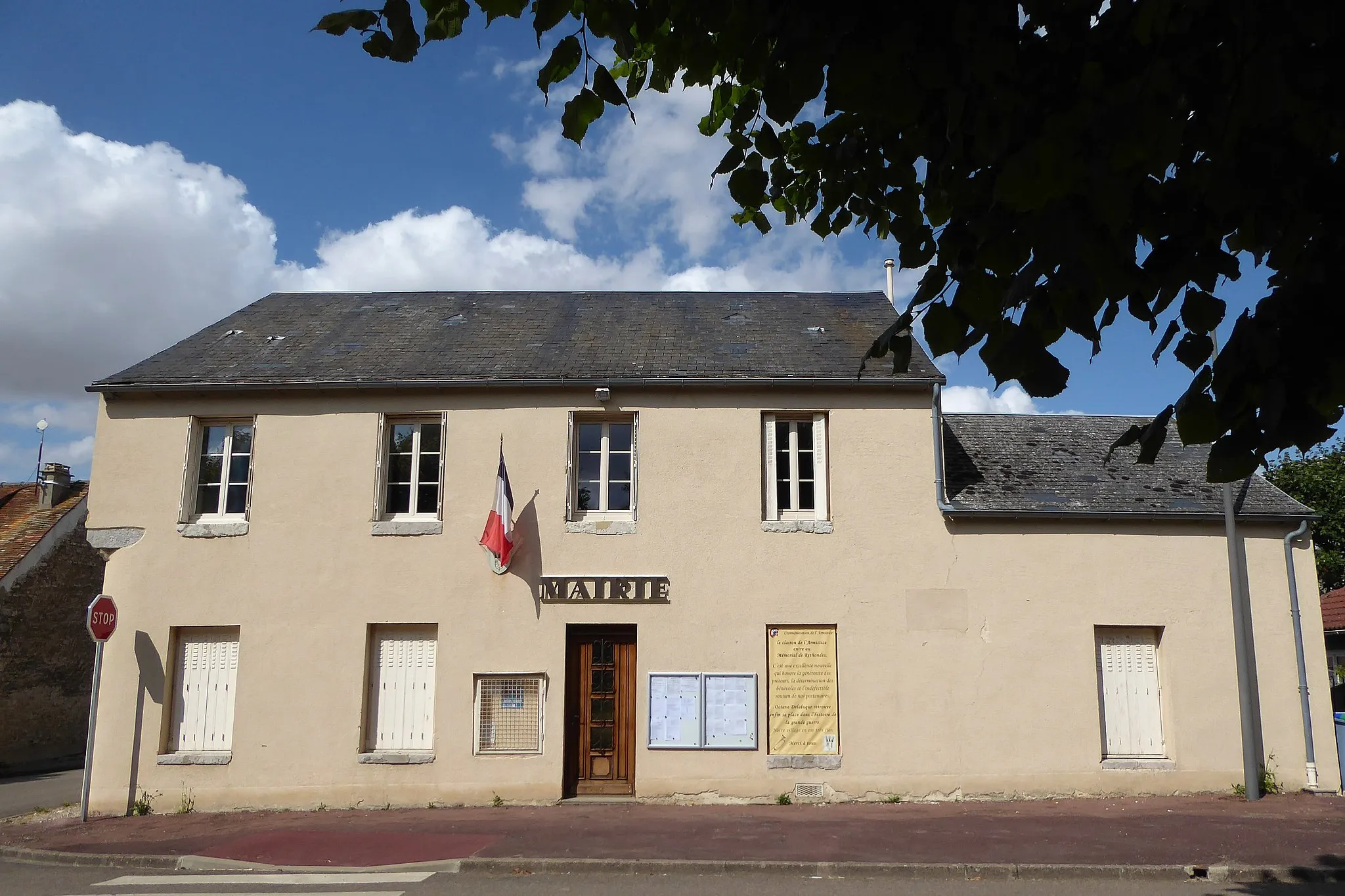 Photo showing: mairie d'Intréville, Eure-et-Loir, France.