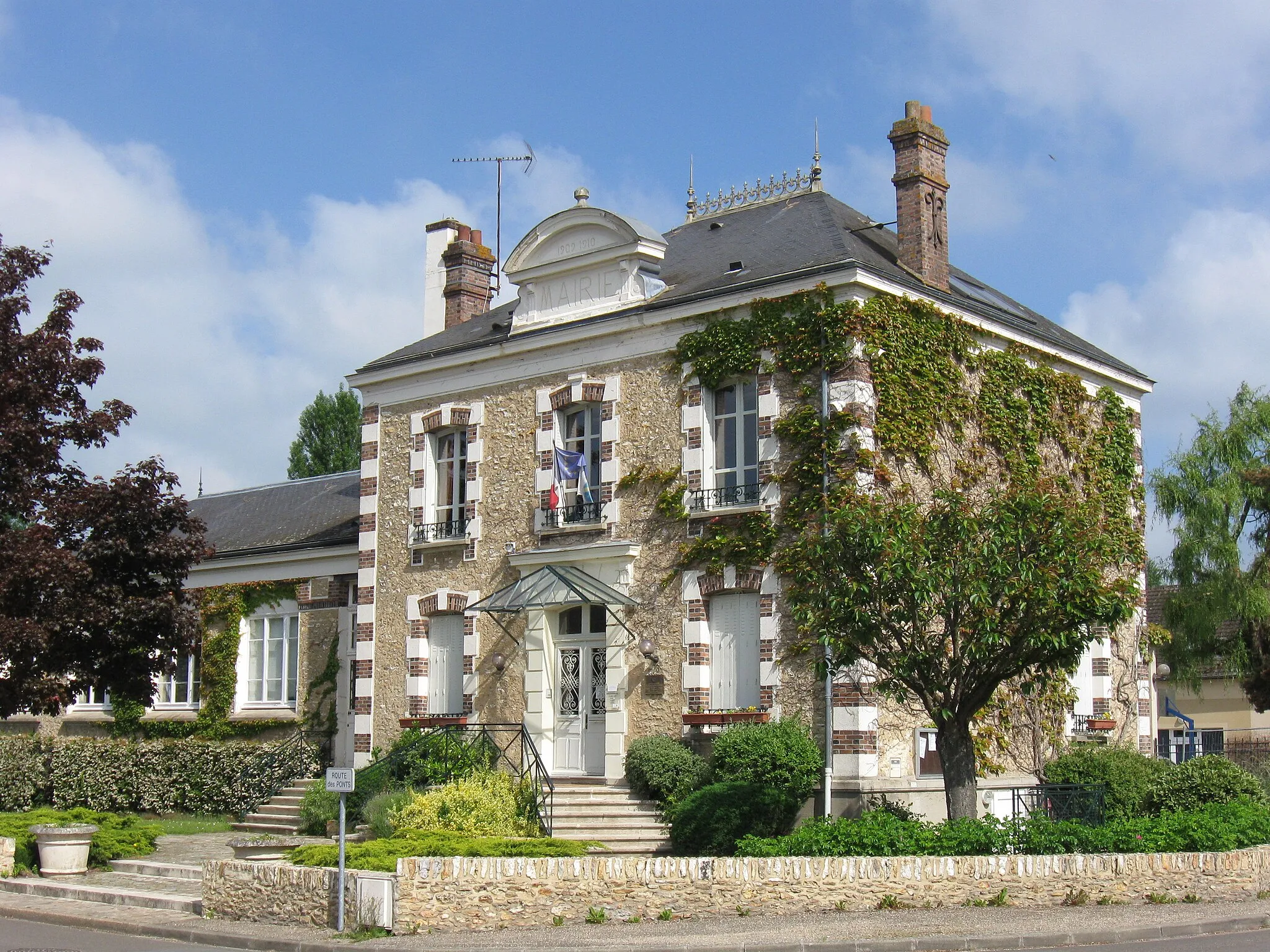 Photo showing: Mairie de Raizeux. (Yvelines, région Île-de-France).