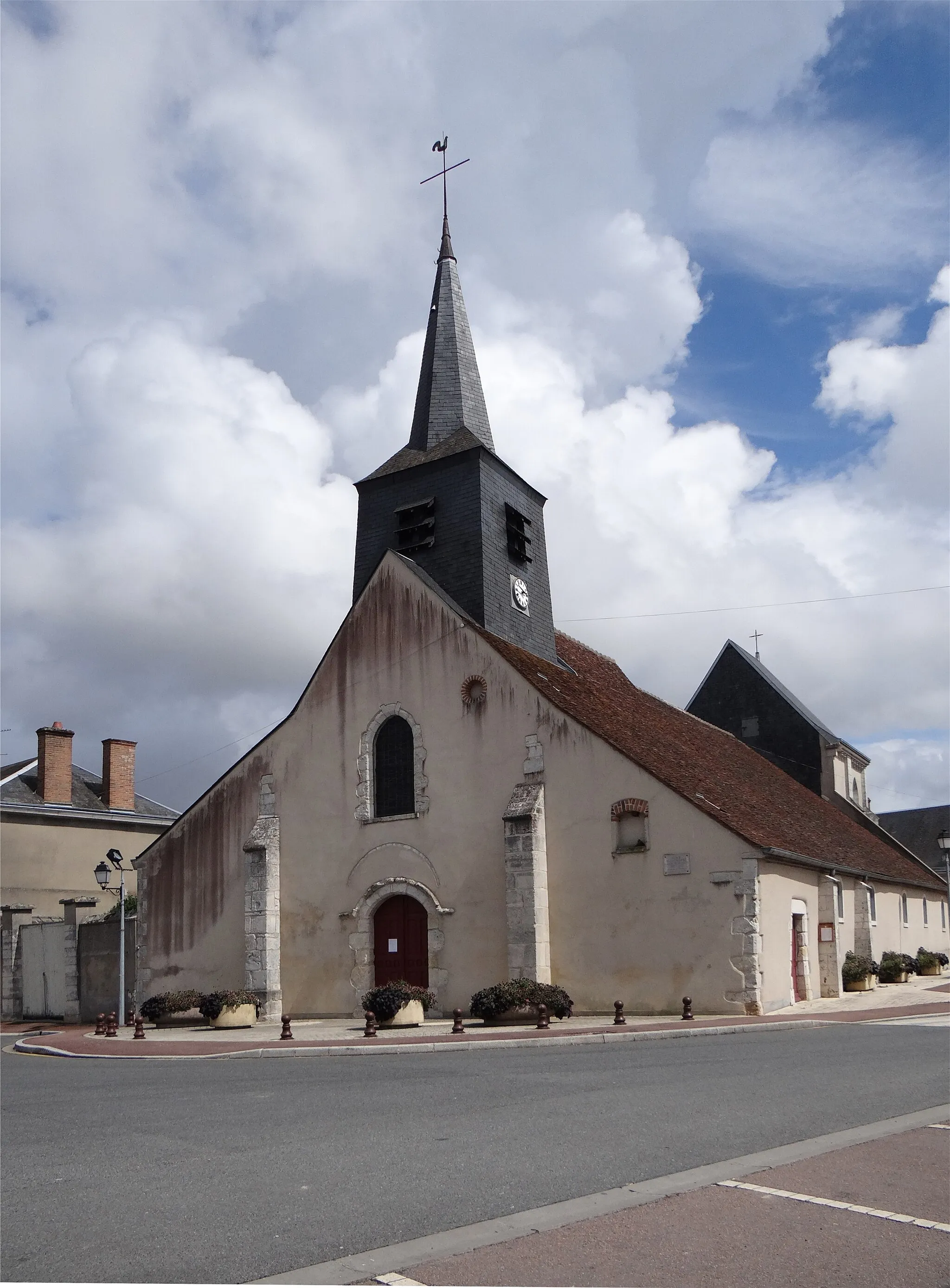 Photo showing: Church of Our Lady, Varennes-Changy, Loiret, France.