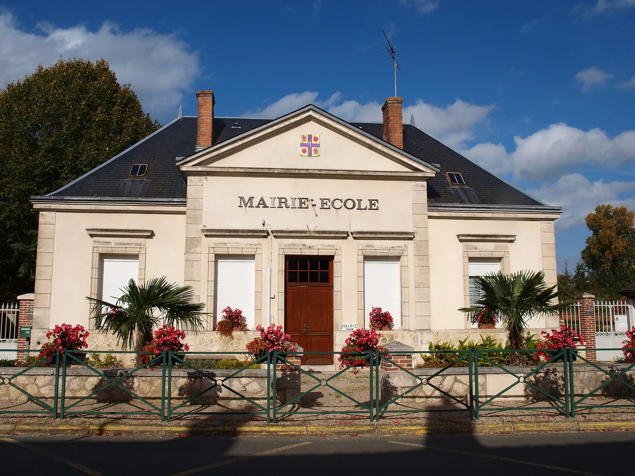 Photo showing: Mairie de la Cour-Marigny (Loiret, France)