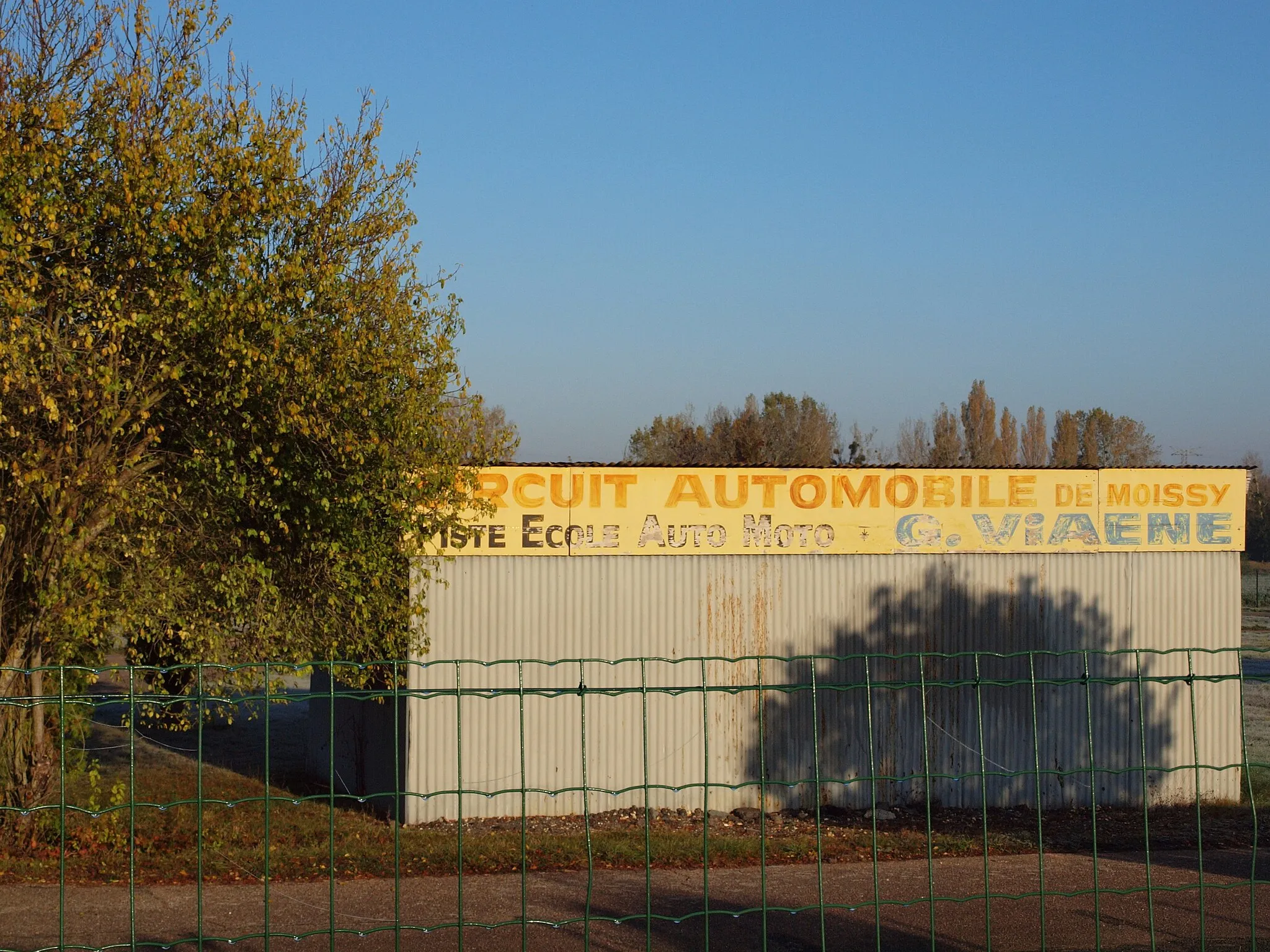 Photo showing: Mormant-sur-Vernisson (Loiret, France) ; circuit automobile au hameau de Moissy.