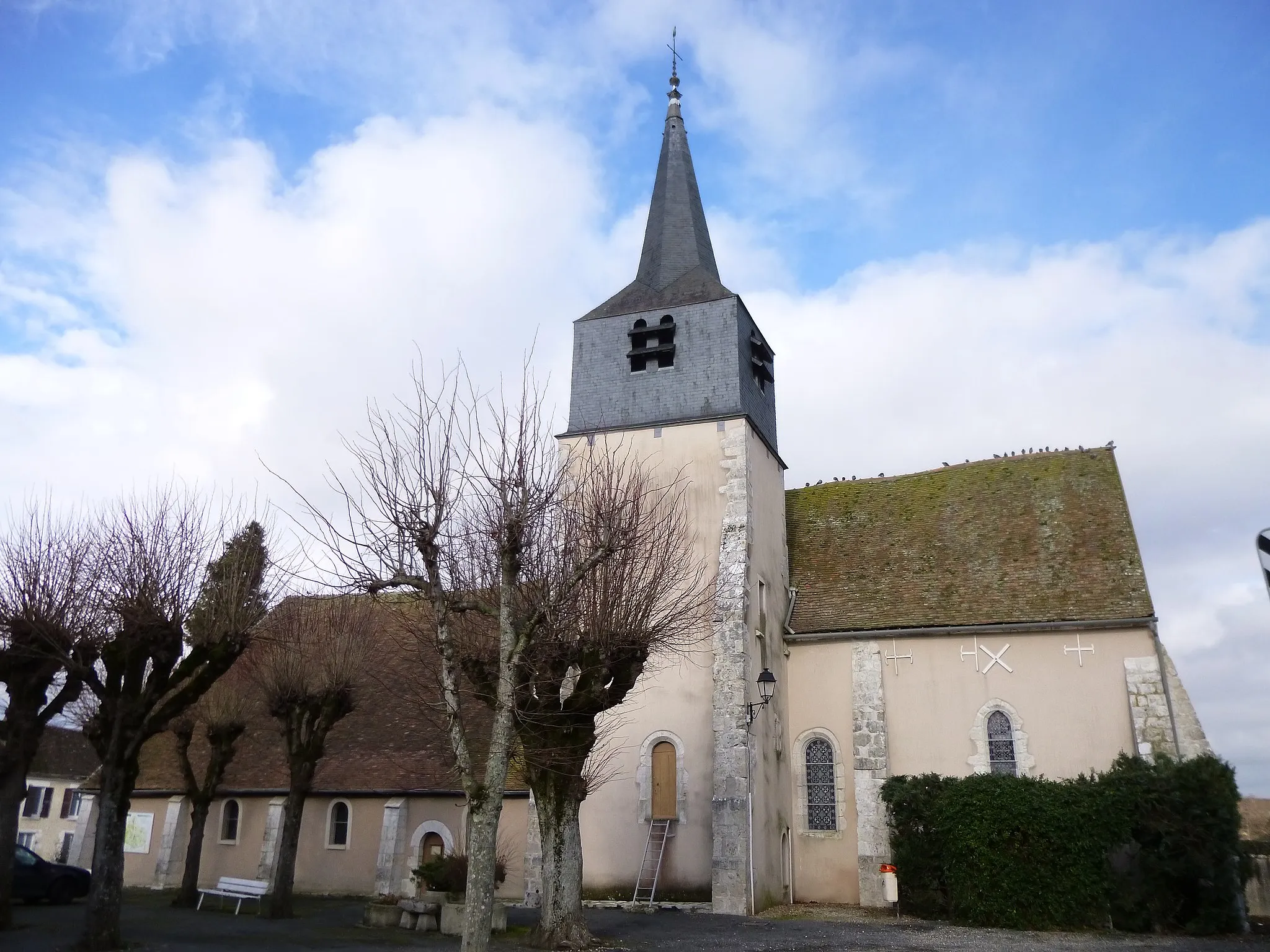 Photo showing: La Chapelle-sur-Aveyron, Loiret, Centre, France. 
Saint-Loup et Saint-Roch church, south side.