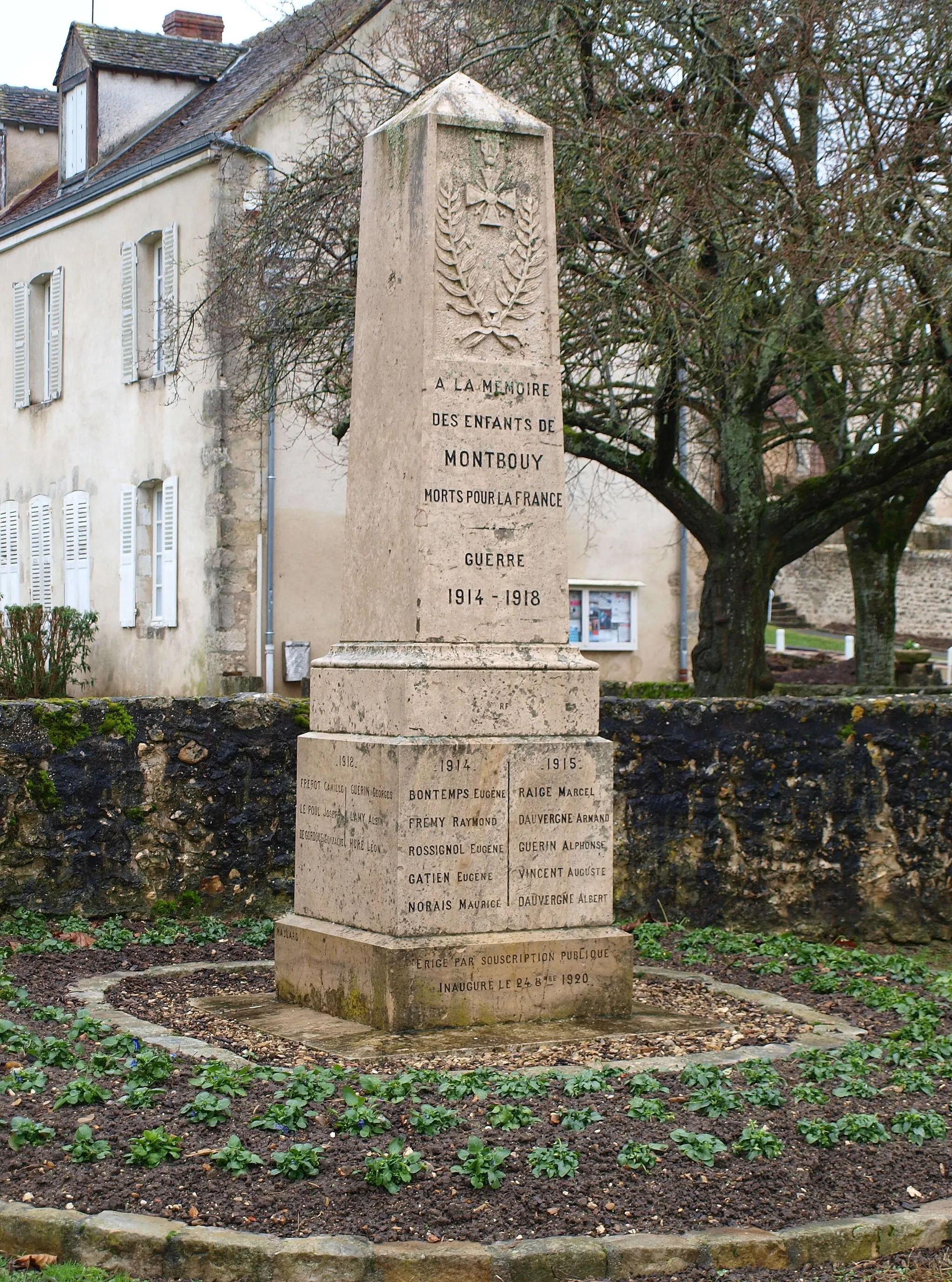 Photo showing: Montbouy (Loiret, France) , monument aux morts