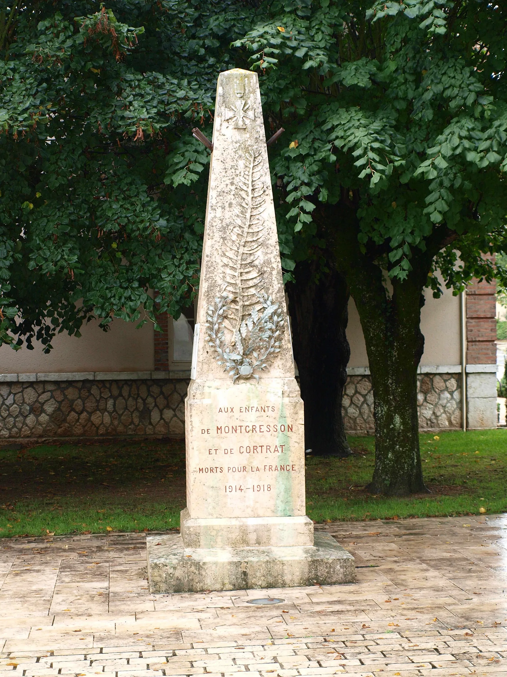 Photo showing: Montcresson (Loiret, France) ; monument aux morts de Montcresson & Cortrat.