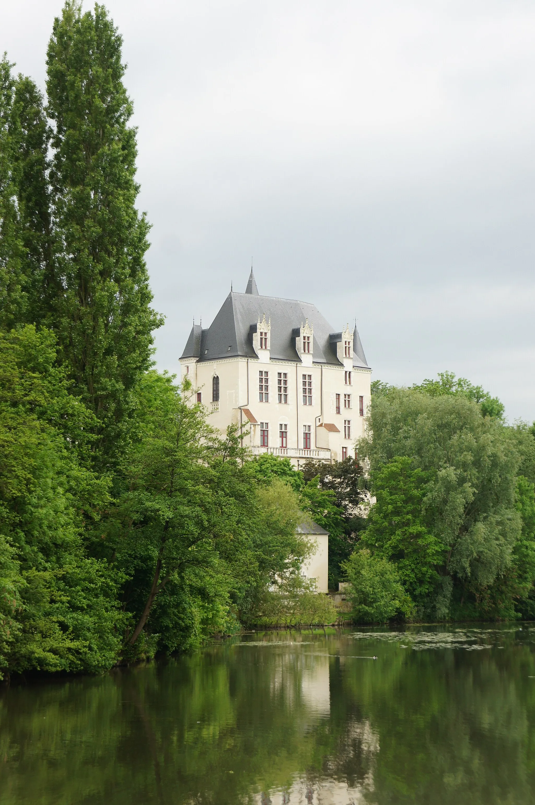 Photo showing: Le Château Raoul à Châteauroux vu de la rue des ponts.