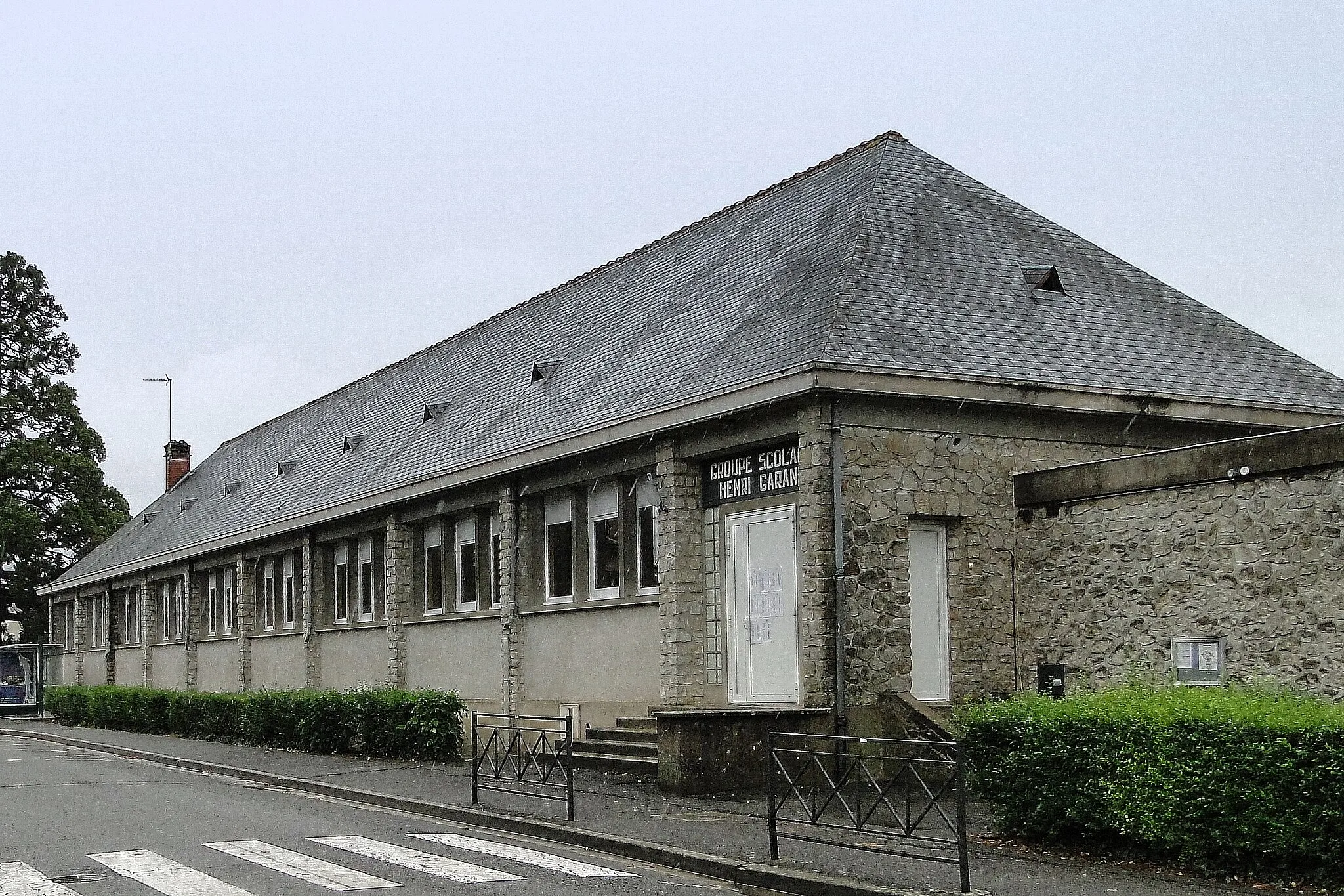 Photo showing: Ecole maternelle et primaire de Manthelan (Indre-et-Loire)