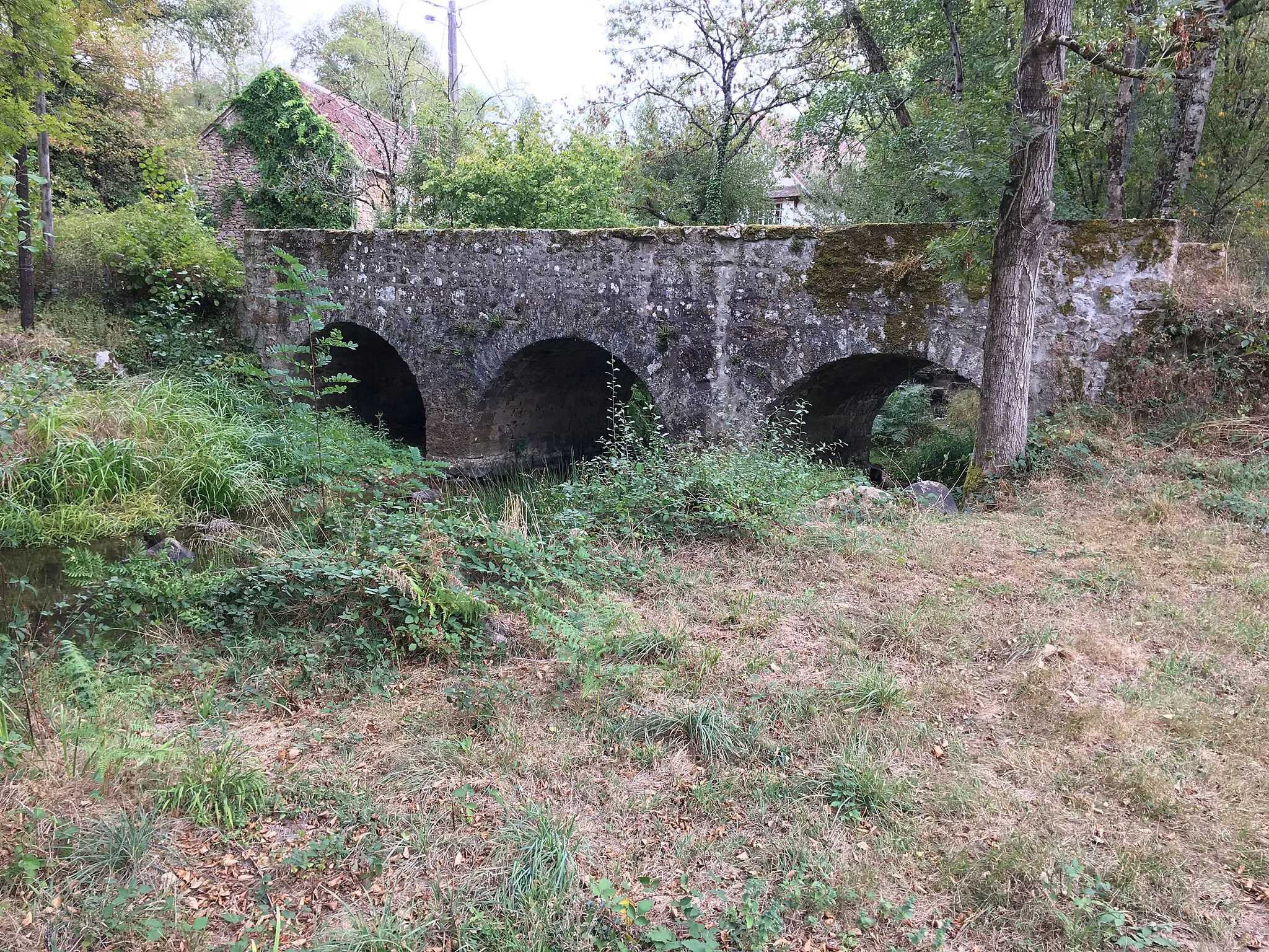 Photo showing: Chaillac (36) : Le pont de la rivière Anglin au lieu-dit « Chavignac ».