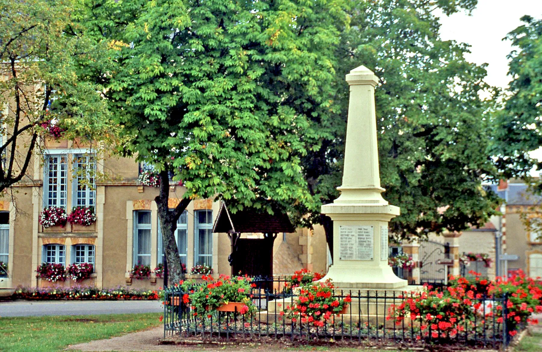 Photo showing: rue des Dames