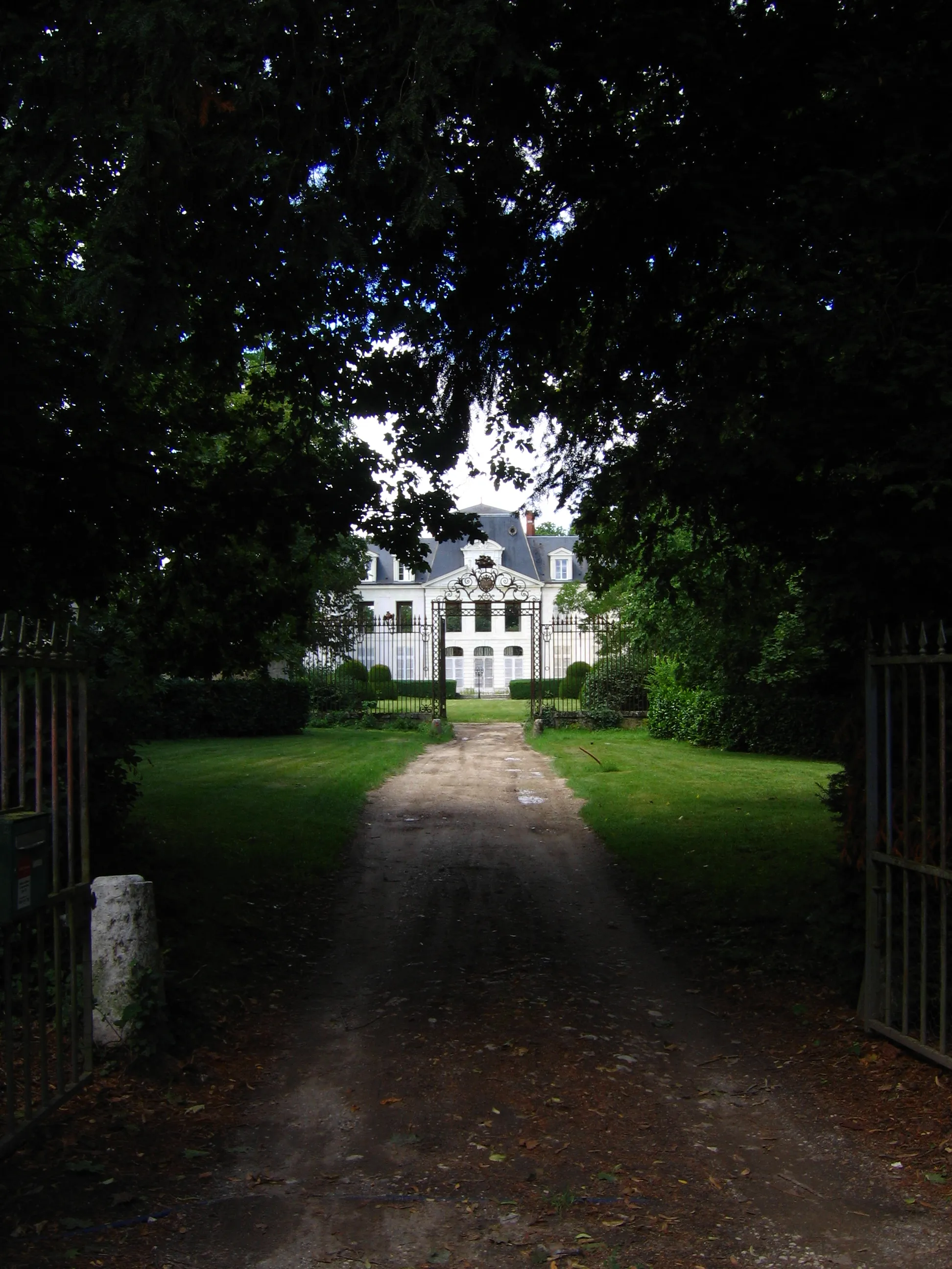 Photo showing: This building is inscrit au titre des monuments historiques de la France. It is indexed in the base Mérimée, a database of architectural heritage maintained by the French Ministry of Culture, under the reference PA00098403 .