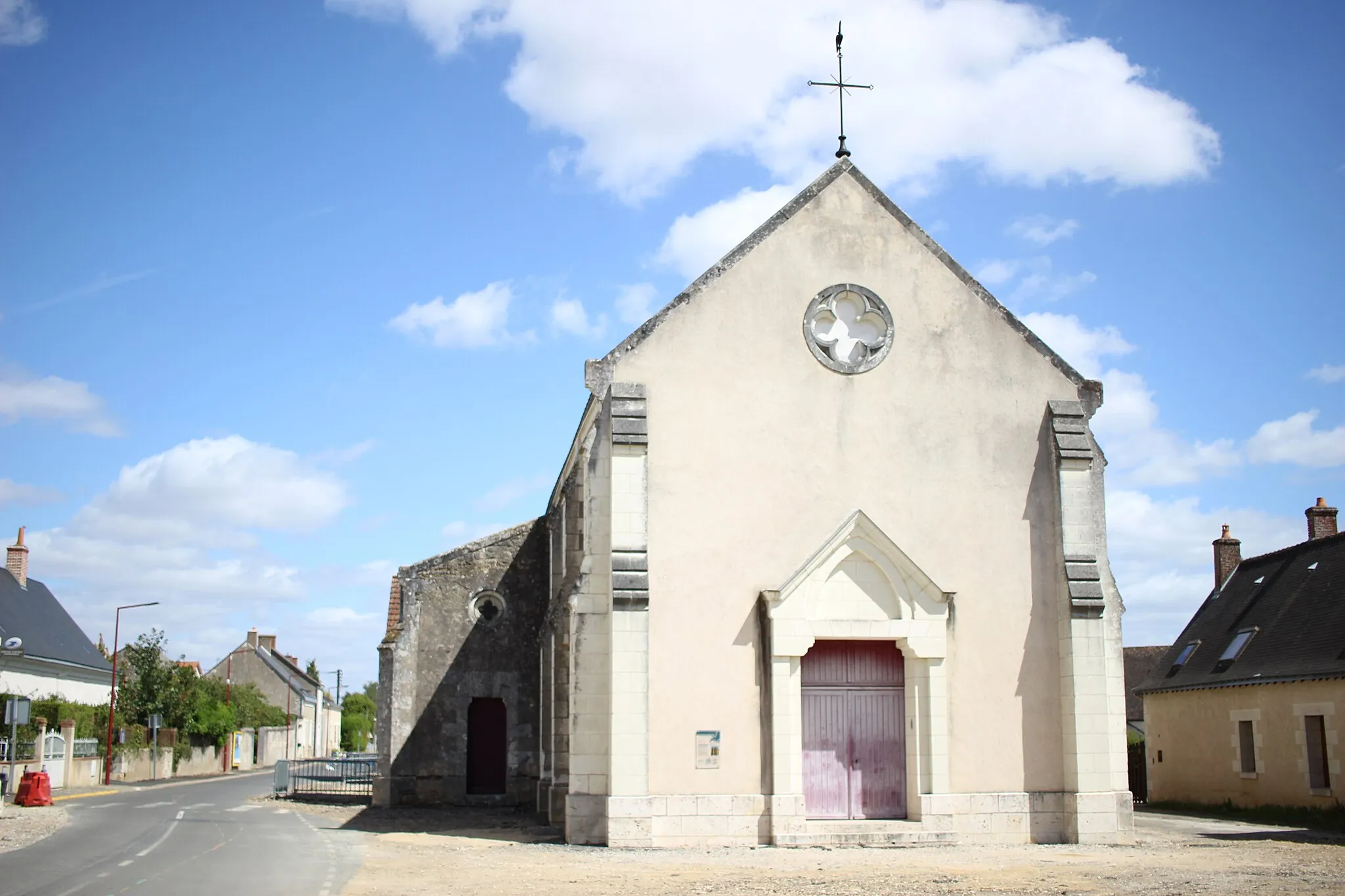 Photo showing: L'église de Montreuil-en-Touraine (France).