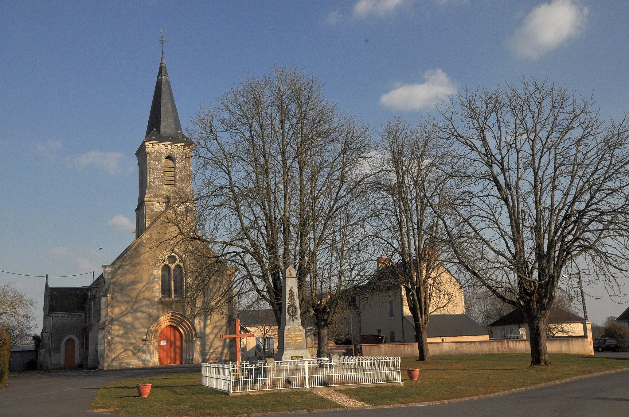 Photo showing: Nuret-le-Ferron (Indre) - Place de l'église