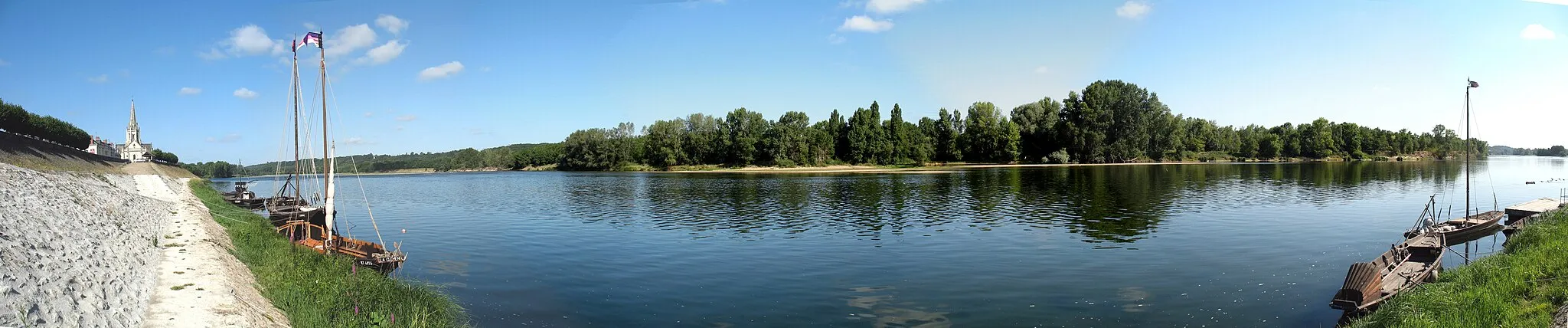 Photo showing: Port Fluvial sur la Loire dans le village de Bréhémont (Indre et Loire - 37)