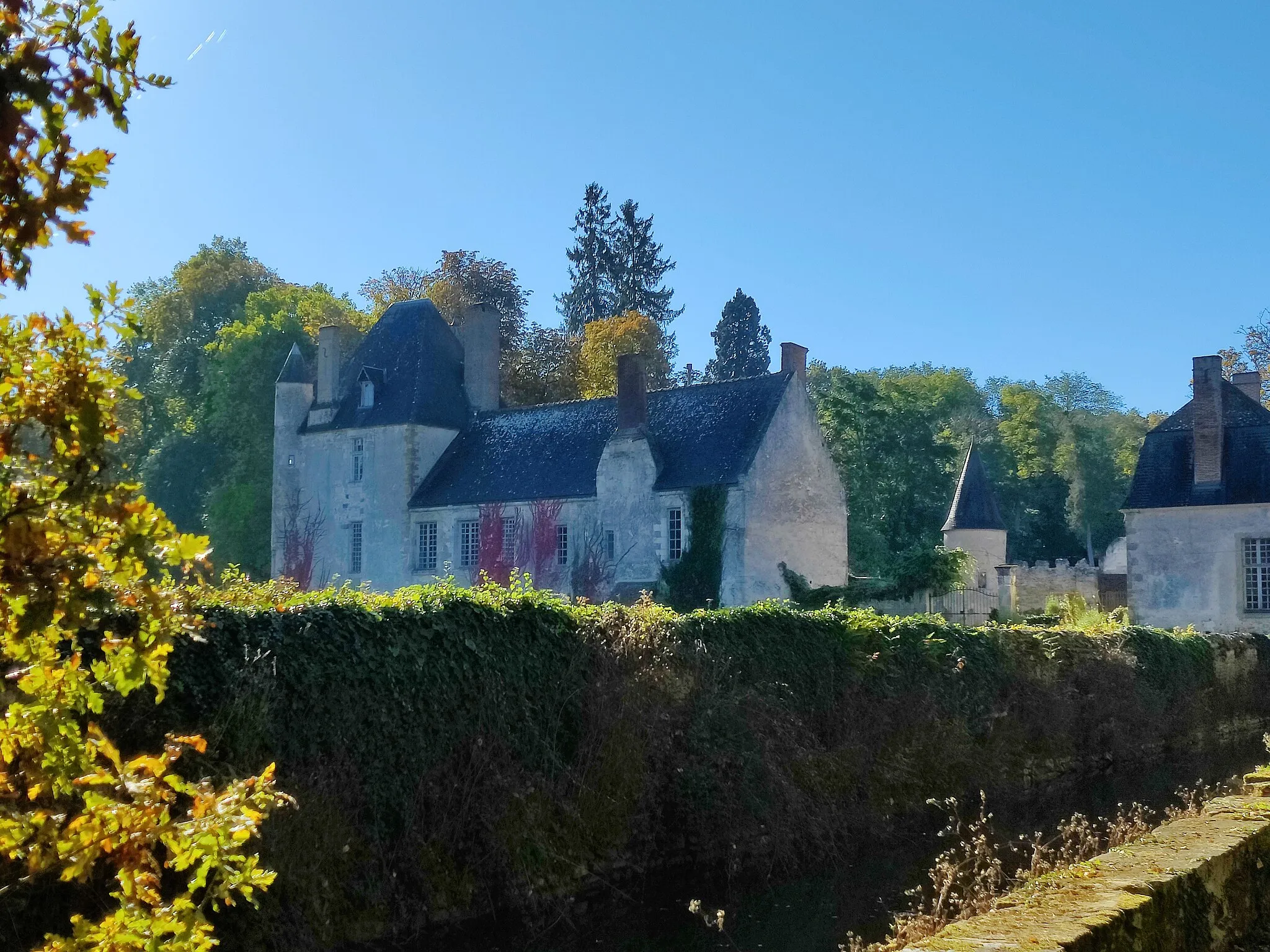 Photo showing: Le Château de Rozay, à Saint-Georges-sur-la-Prée.