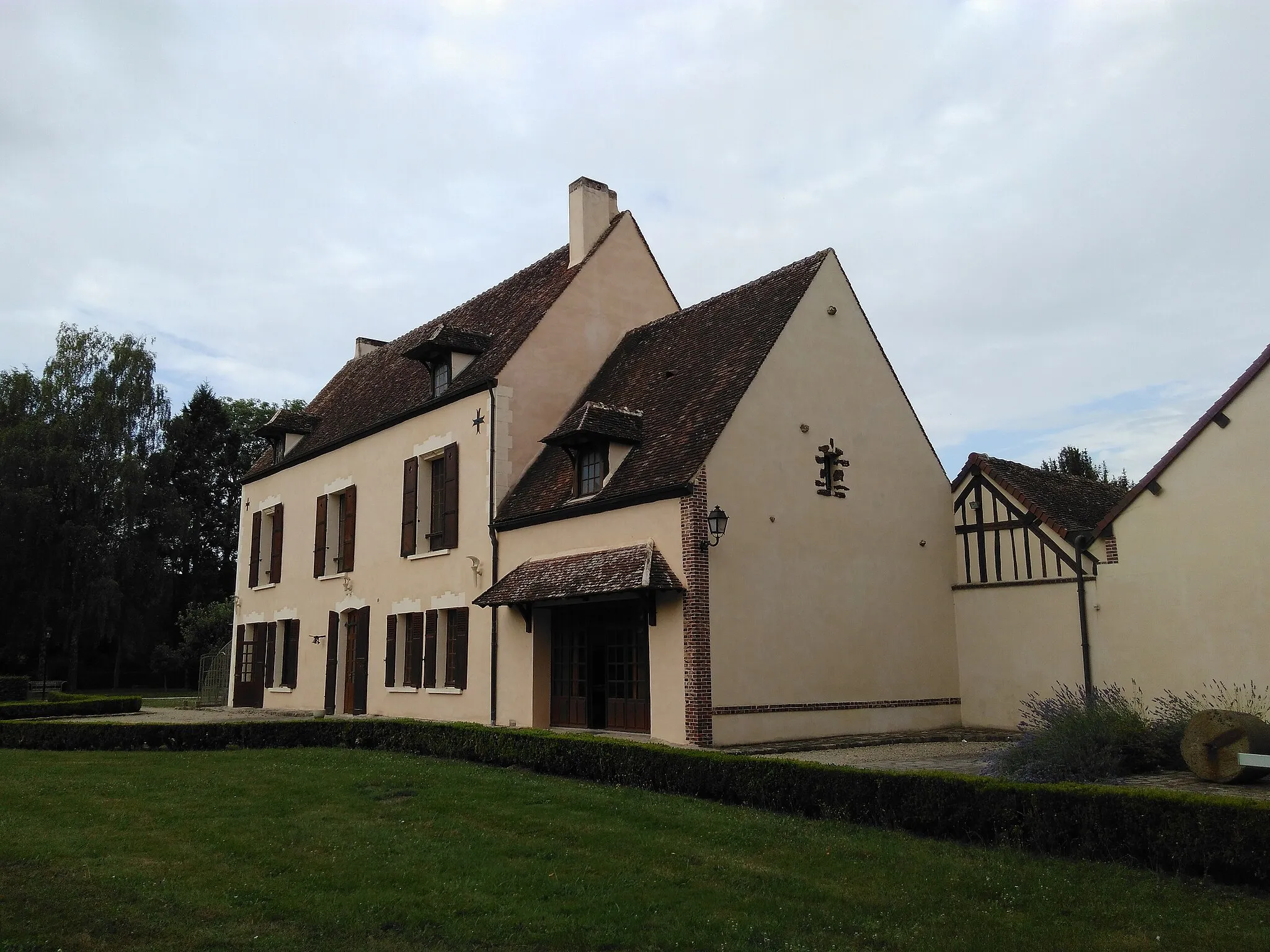 Photo showing: Mairie de Chuisnes, ancien prieuré