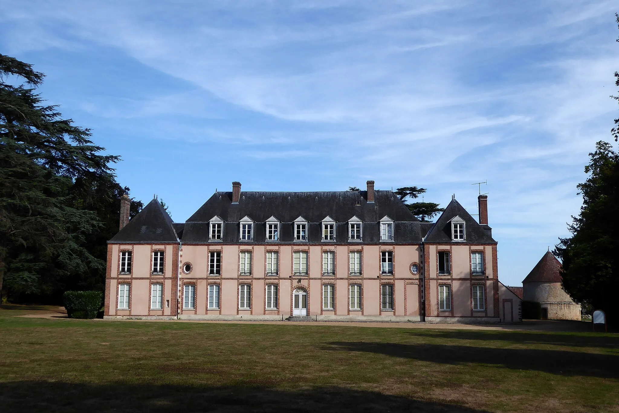 Photo showing: Mairie-château de Fontaine-la-Guyon, Eure-et-Loir (France).