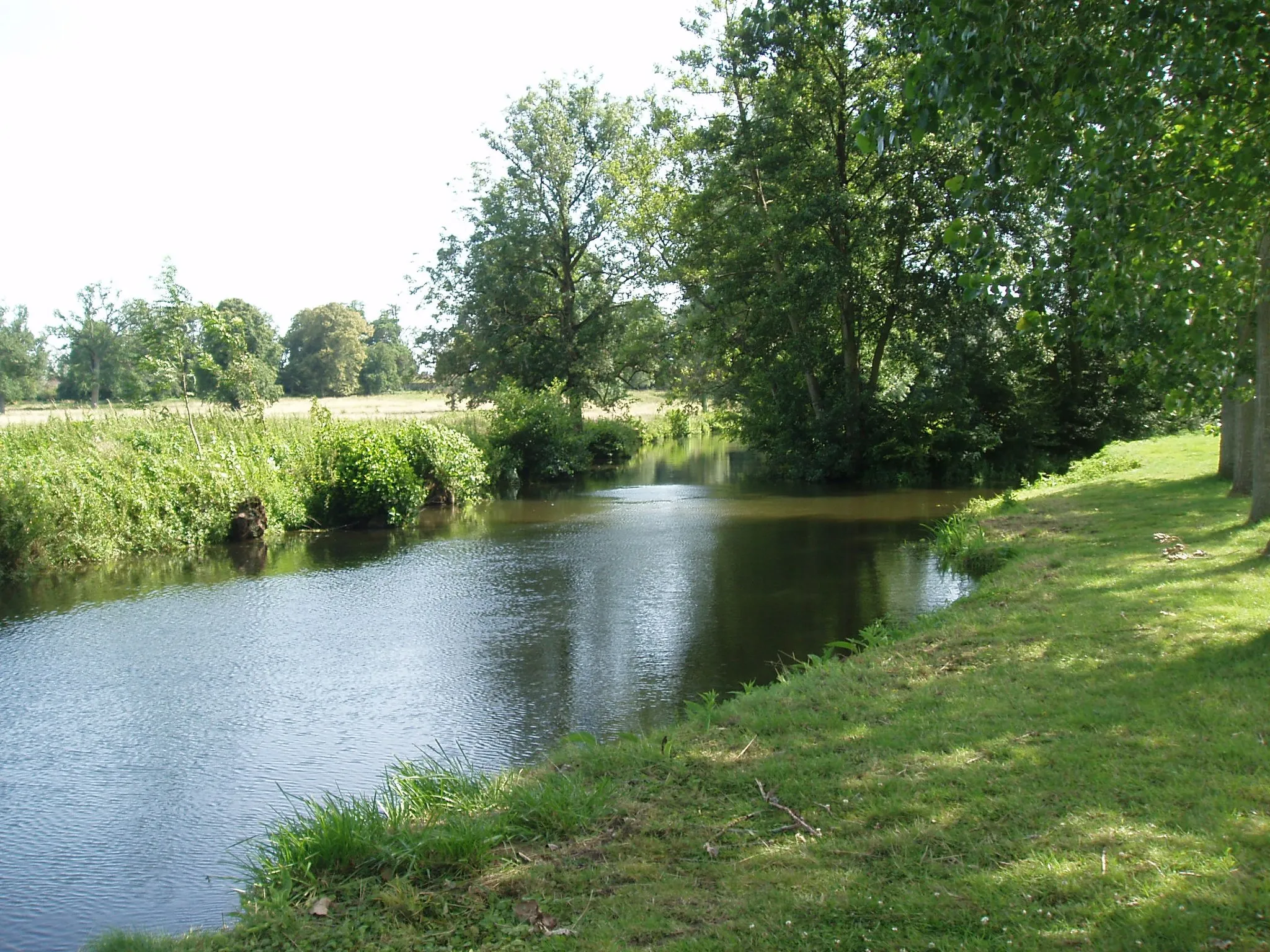 Photo showing: L'Eure entre Loché et La Varenne, Ver-lès-Chartres, Eure-et-Loir (France).