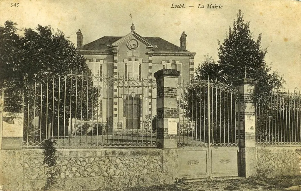 Photo showing: La Mairie, Loché, Ver-lès-Chartres, Eure-et-Loir (France). Au plus tard en 1908.