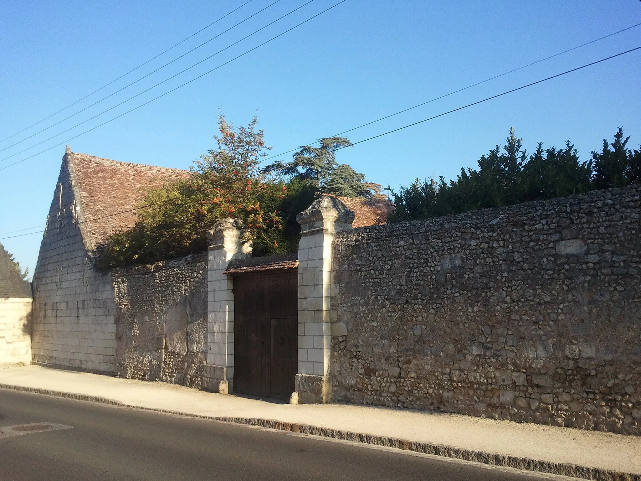 Photo showing: This building is inscrit au titre des monuments historiques de la France. It is indexed in the base Mérimée, a database of architectural heritage maintained by the French Ministry of Culture, under the reference PA00097790 .